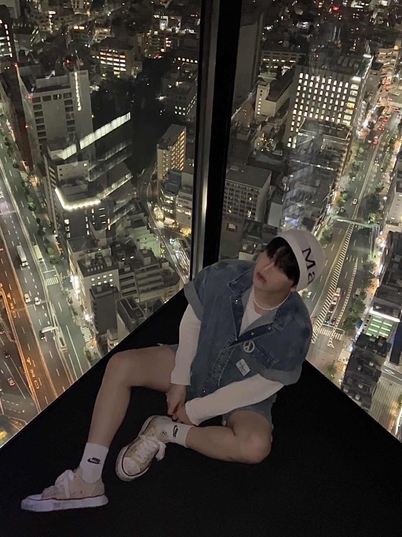 Maison Mihara Yasuhiro Peterson OG Sole Canvas Low-top Sneakers Natural, Matin Kim Logo Jacquard Short Beanie White 착용 스타일 - 2