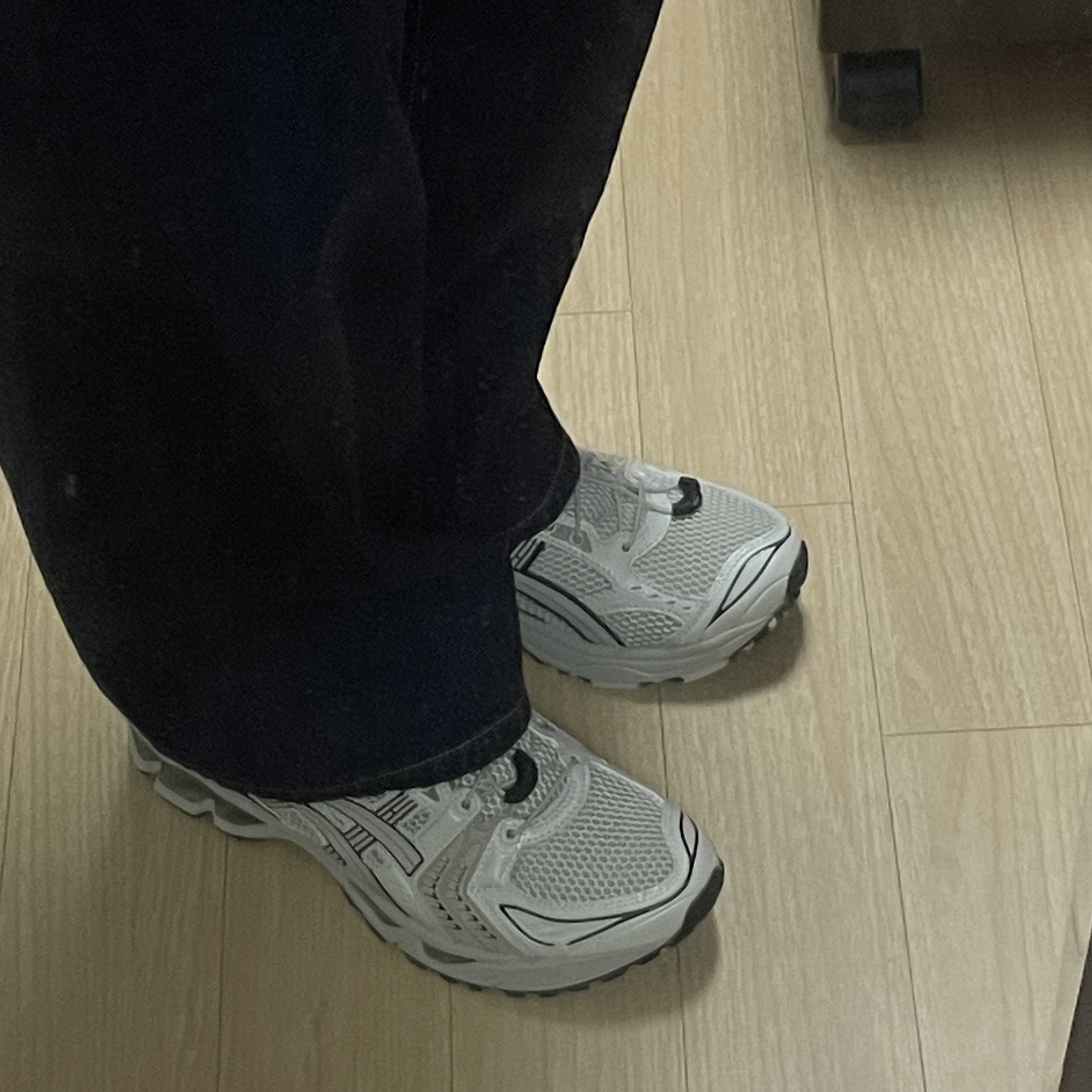 Asics Unlimited Gel-Kayano 14 Smoke Grey 착용 스타일