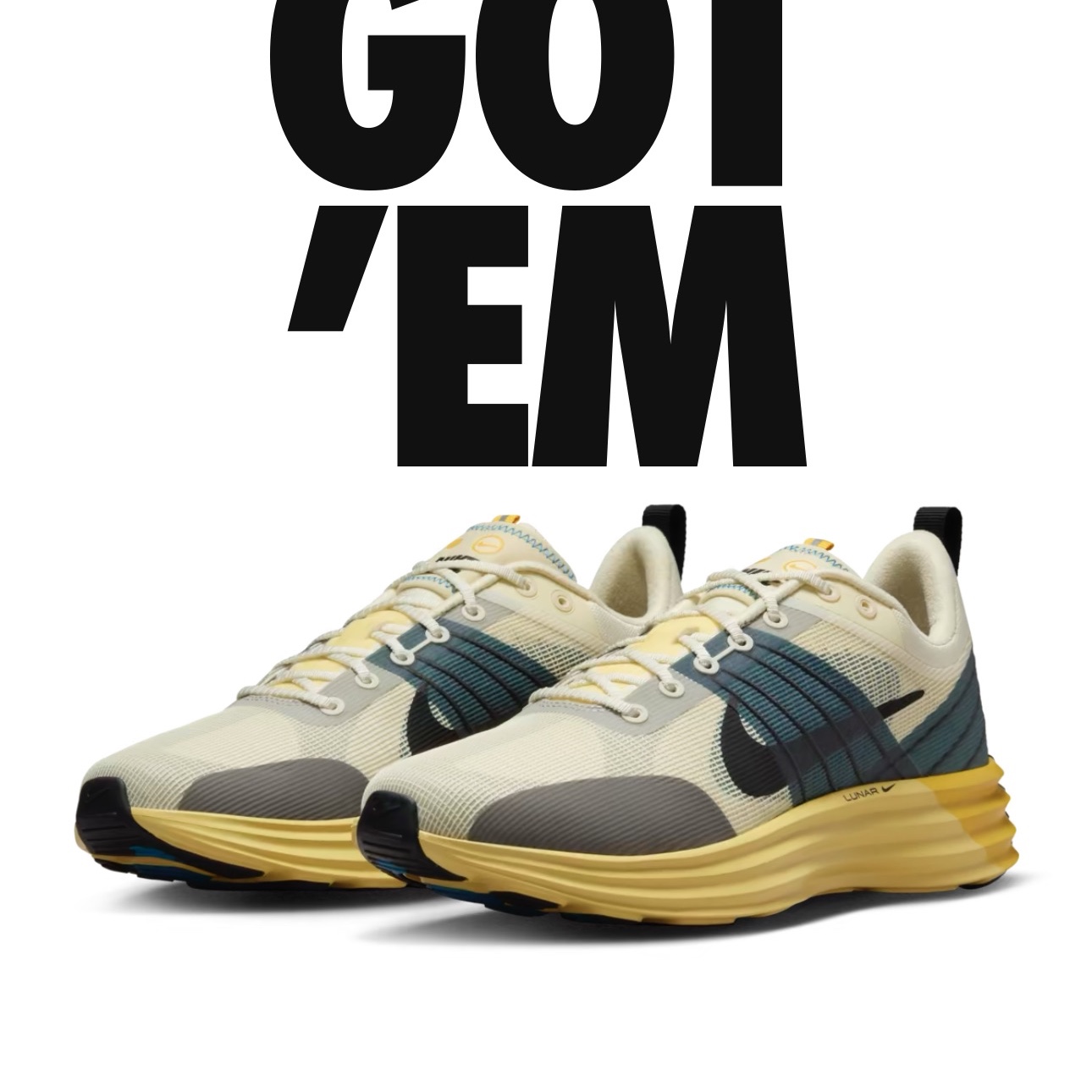 Nike Lunar Roam Alabaster and Green Abyss 착용 스타일