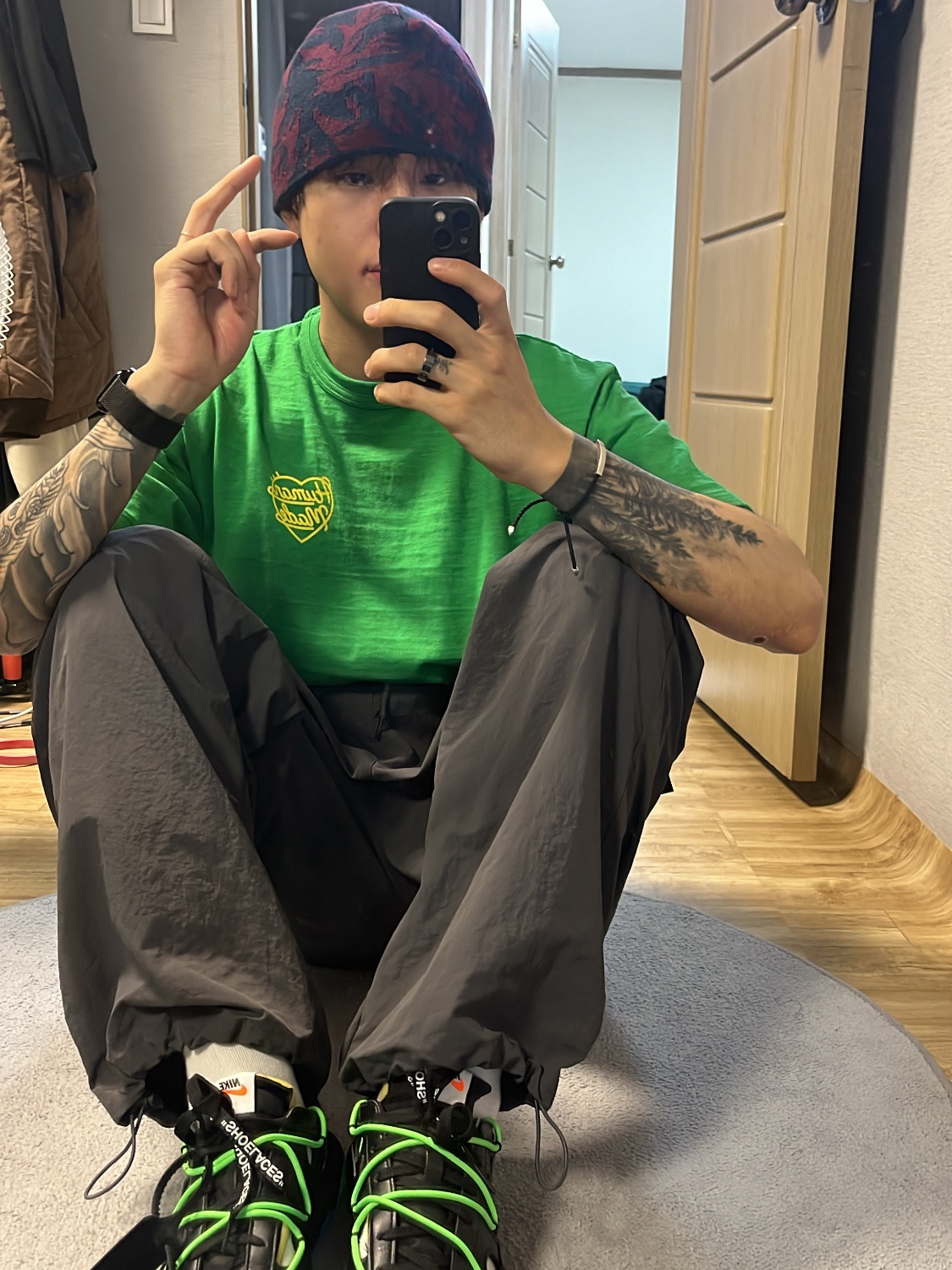 Human Made Color T-Shirt Green, Nike x Off-White Blazer Low '77 Black and Electro Green 착용 스타일 - 1