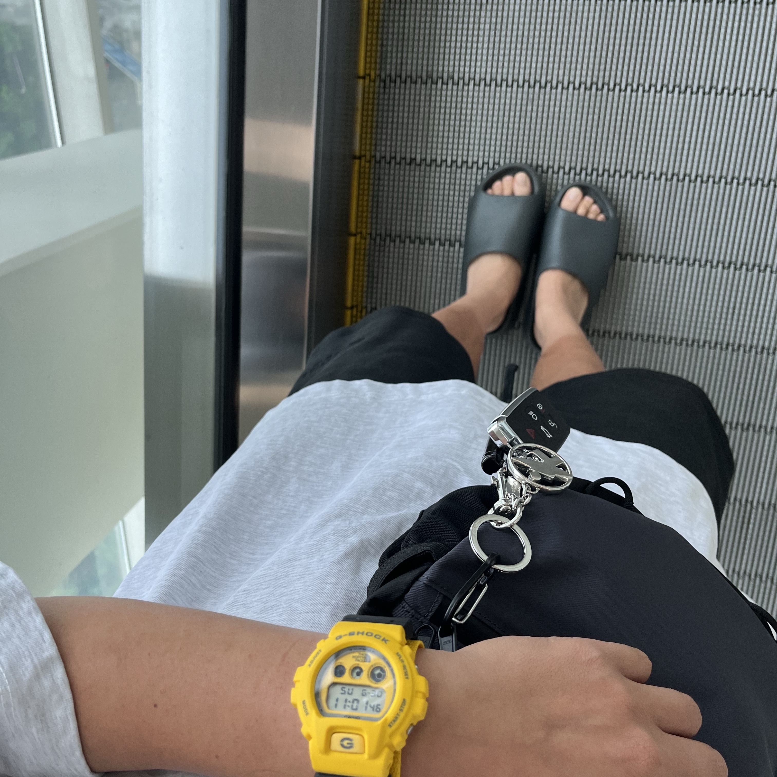 Casio G-Shock x Supreme x The North Face DW-6900 Yellow, Stussy Surfman Keychain Silver 착용 스타일