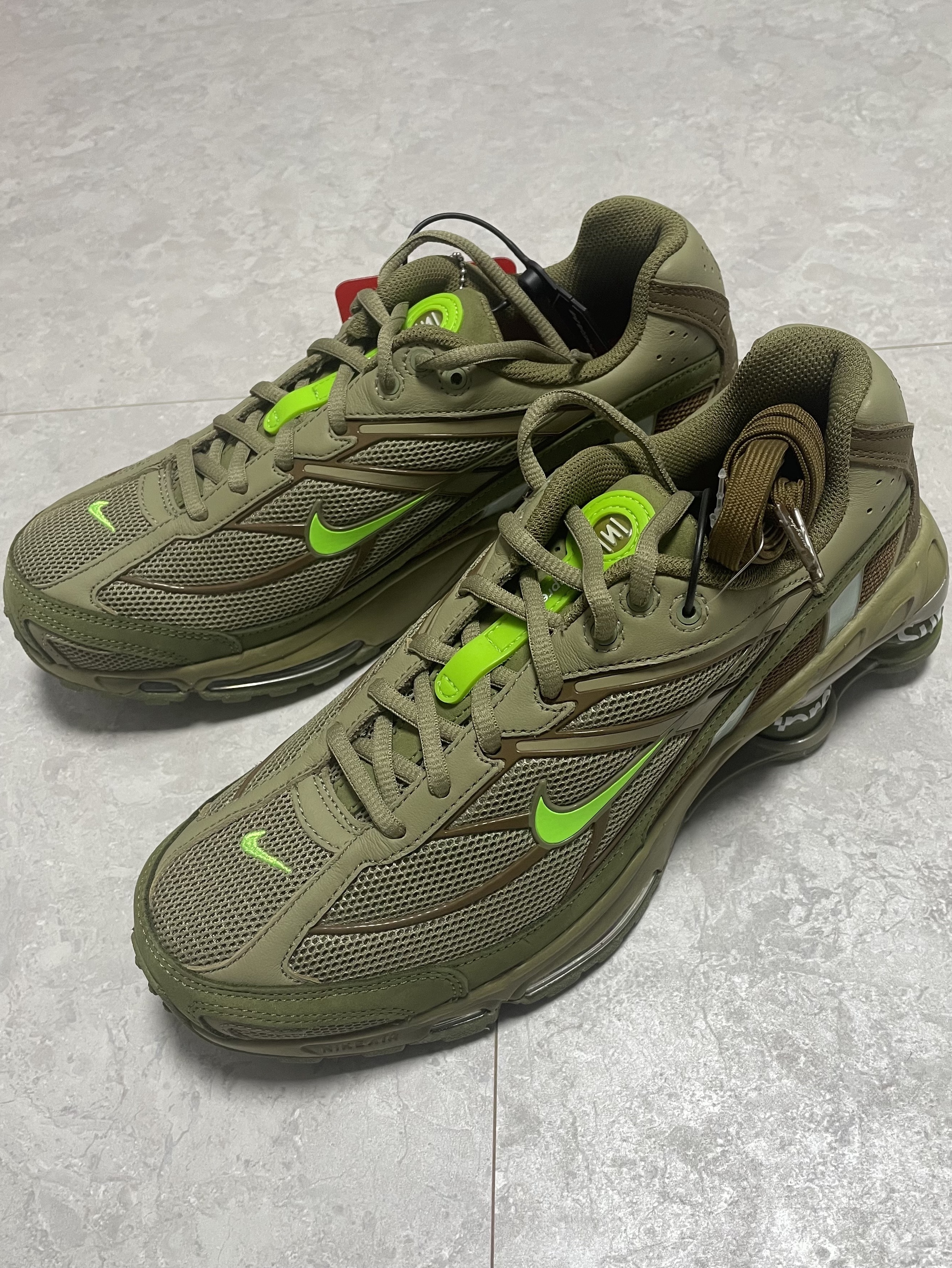 Nike x Supreme Shox Ride 2 SP Neutral Olive 착용 스타일