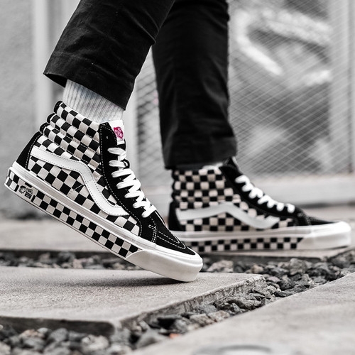 Vans Sk8-Hi 38 DX Anaheim Factory Black White 착용 스타일 - 2