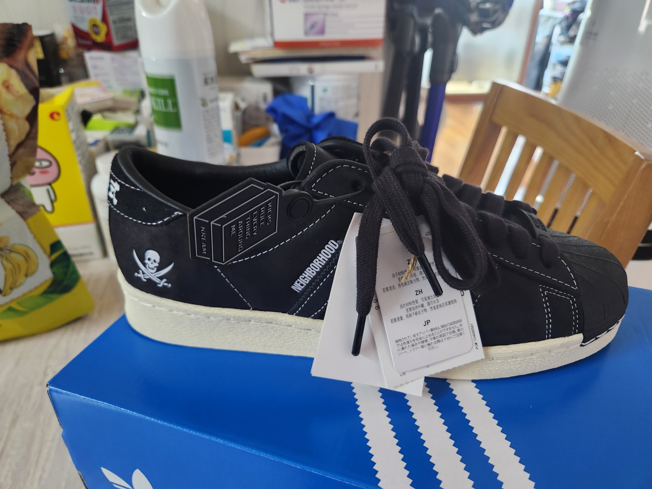 Adidas x Neighborhood Superstar N 2005 Core Black Cloud White 착용 스타일