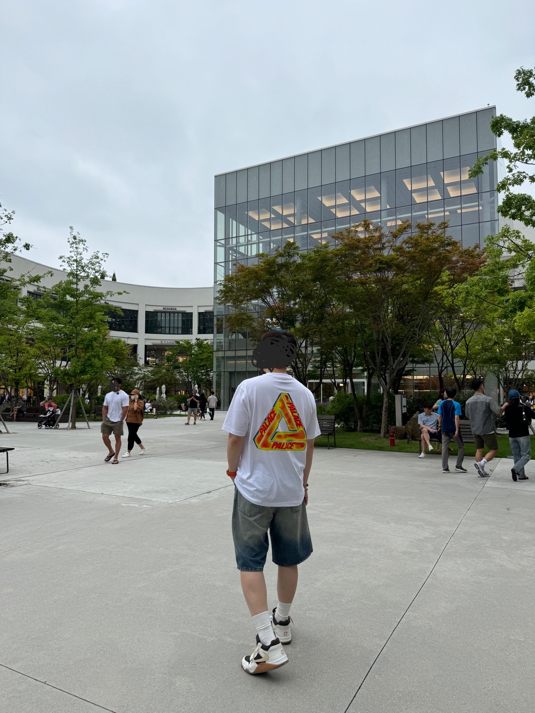Palace Heat Sensi T-Shirt White - 24SS, Jordan x Travis Scott Jumpman Jack TR Sail and Dark Mocha 착용 스타일