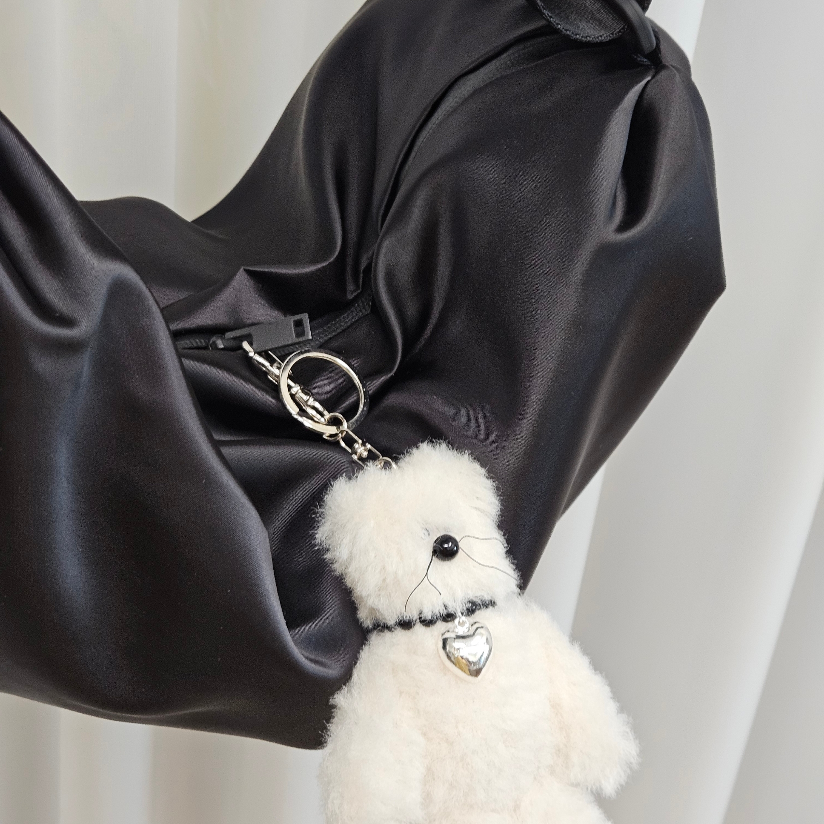 COS Nylon Crossbody Bag Black, Monamhee Creami Keyring Cream - KREAM Exclusive 착용 스타일