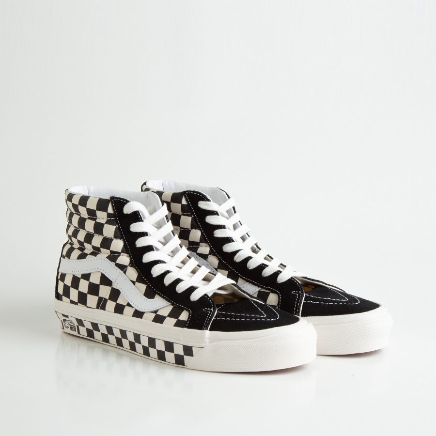 Vans Sk8-Hi 38 DX Anaheim Factory Black White 착용 스타일 - 3