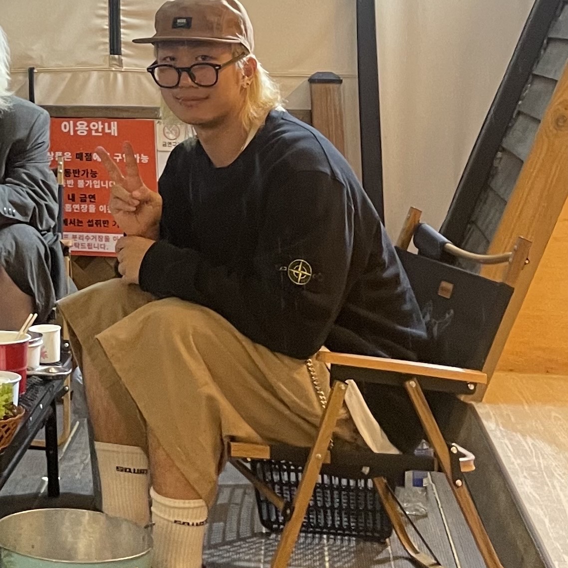 Stone Island 63051 Cotton Fleece Garment Dyed Sweatshirt Black - 24SS 착용 스타일
