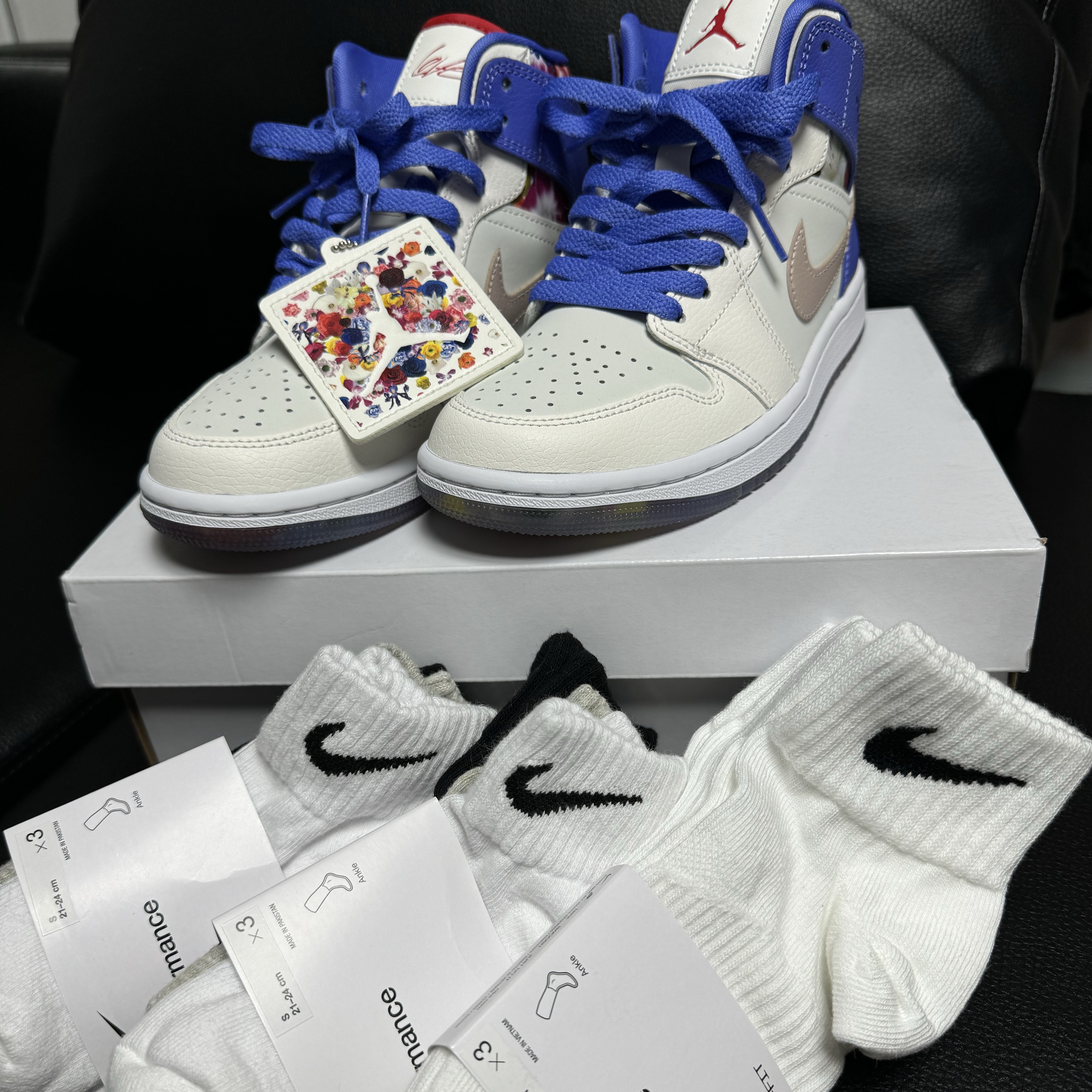 (W) Jordan 1 Mid Floral, Nike Everyday Cushioned Training Ankle Socks Multicolor (3 Pack/Korean Ver.) 착용 스타일 - 1