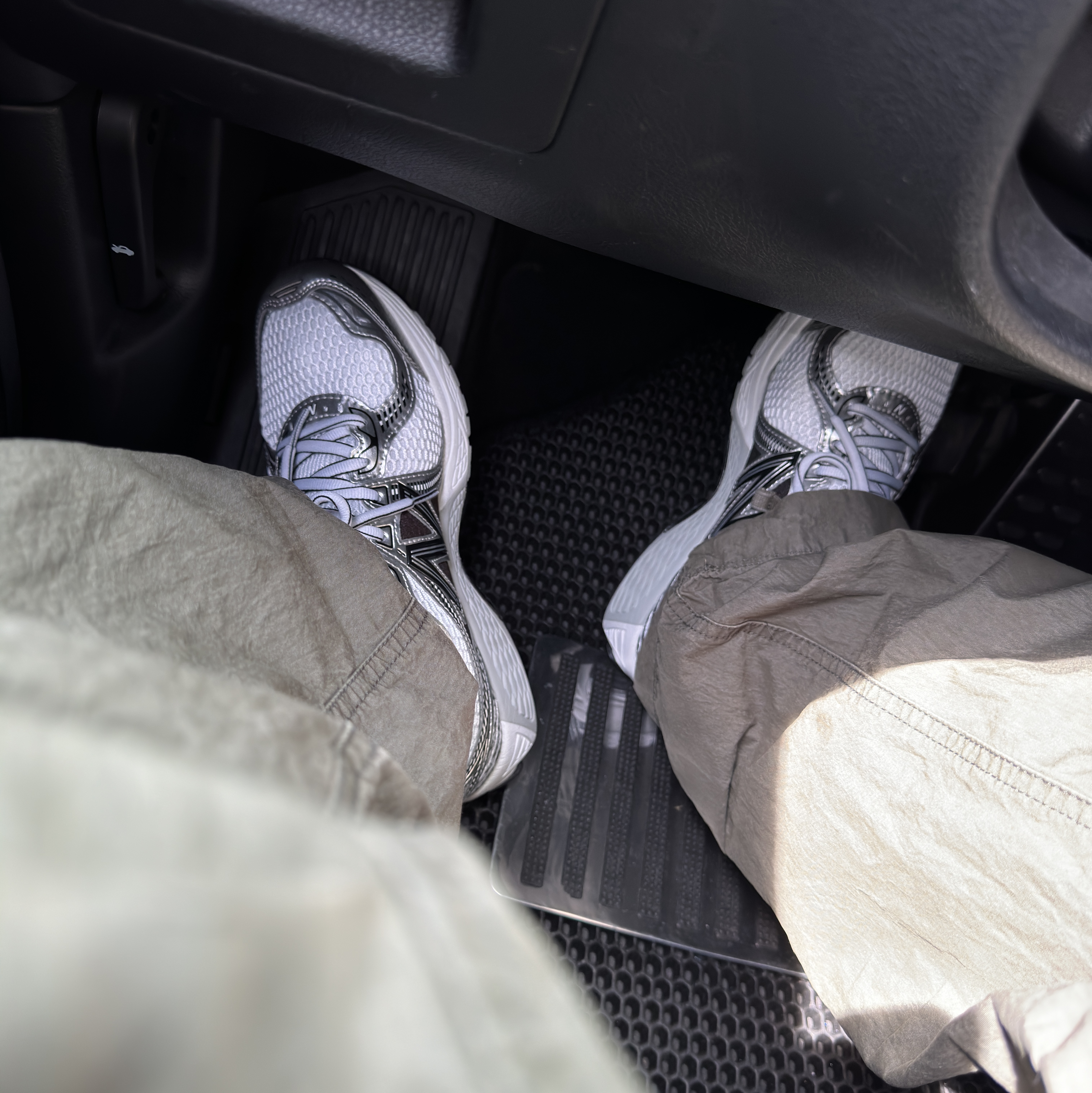 New Balance 860v2 White Black 착용 스타일