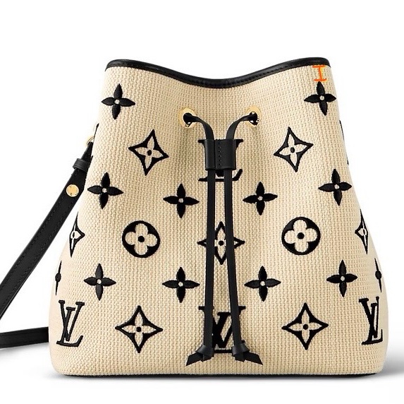 Louis Vuitton Neonoe MM Monogram Beige Black 착용 스타일 - 1