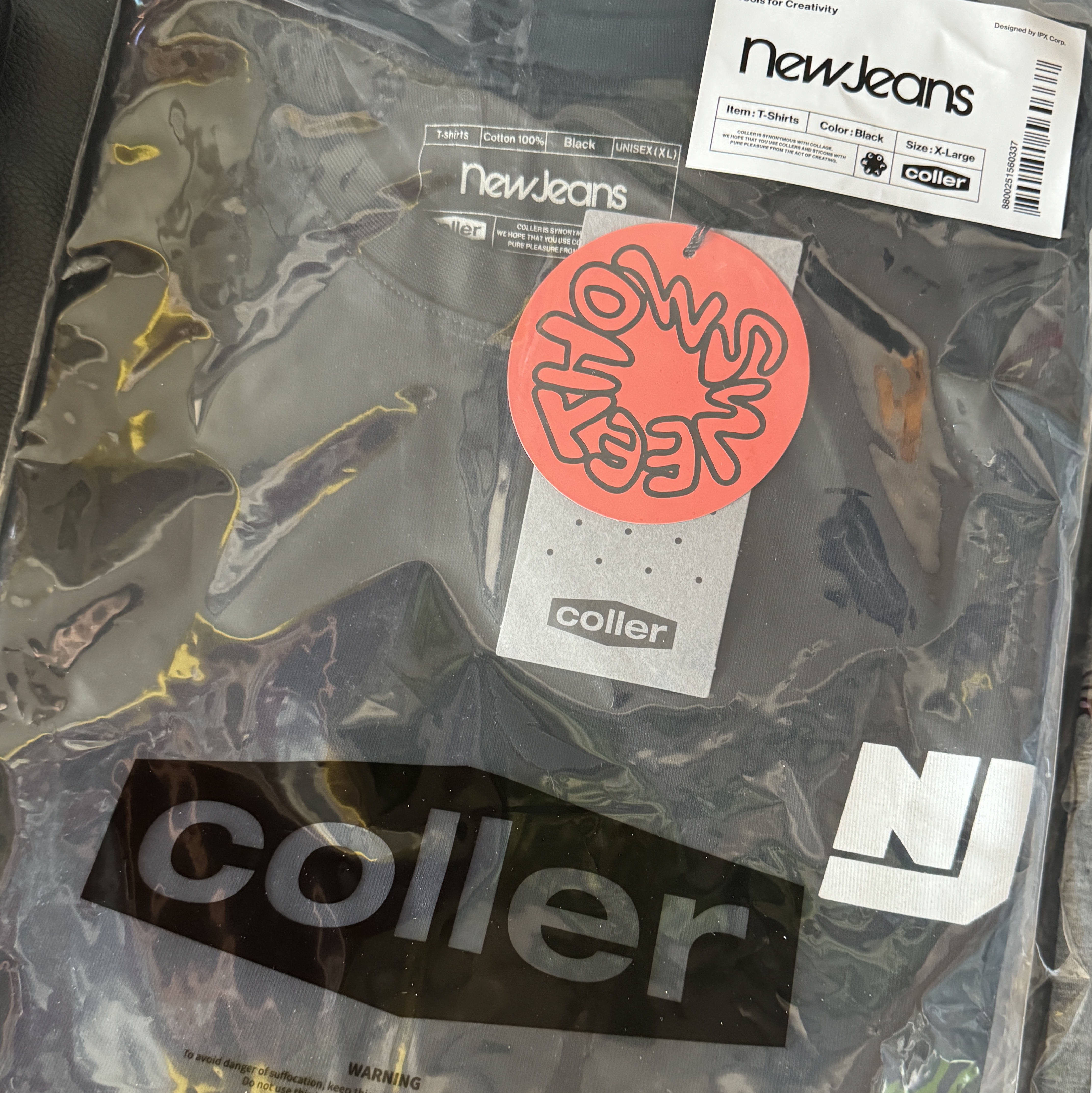 NewJeans How Sweet T-Shirt Black 착용 스타일