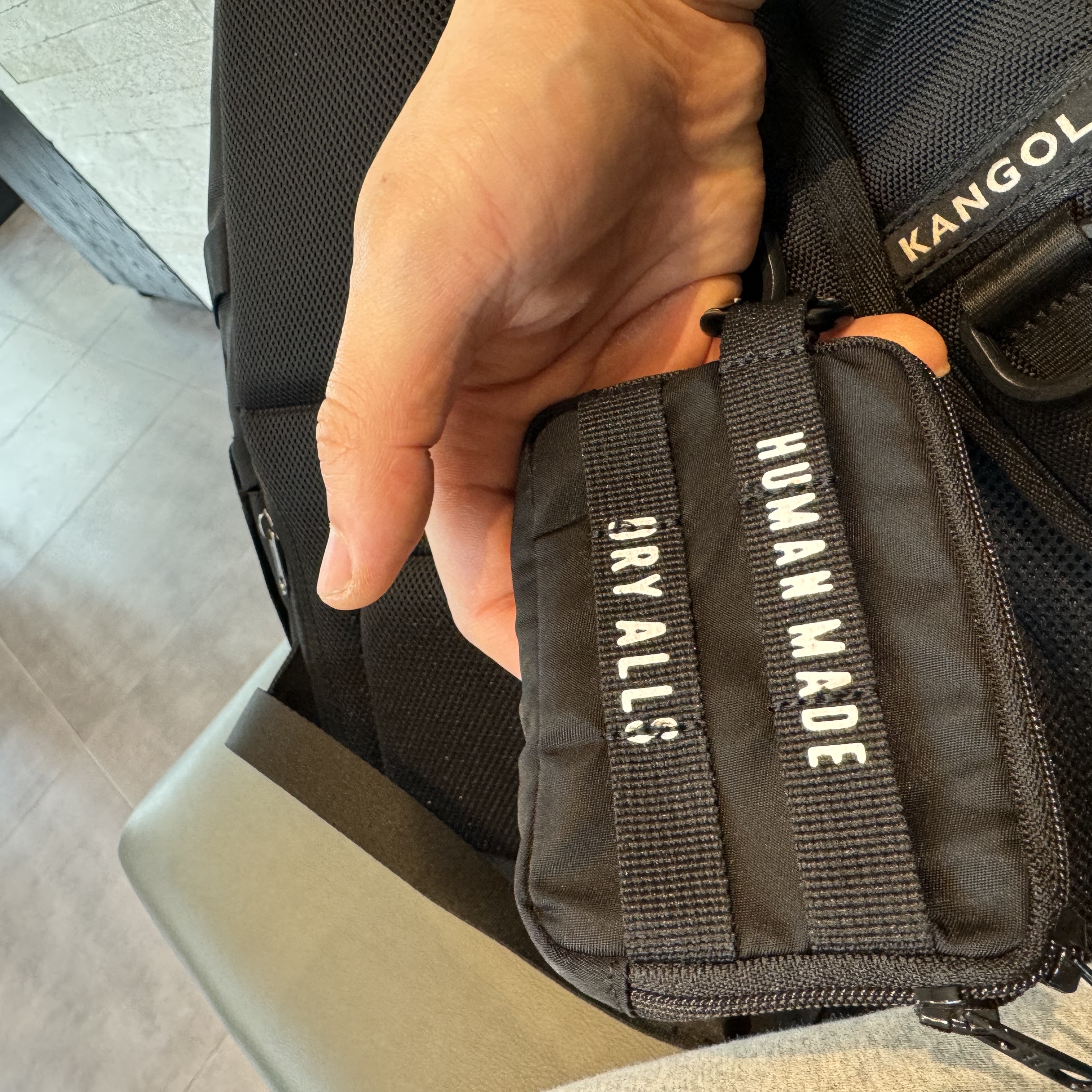 Human Made Military Card Case Black 착용 스타일 - 2