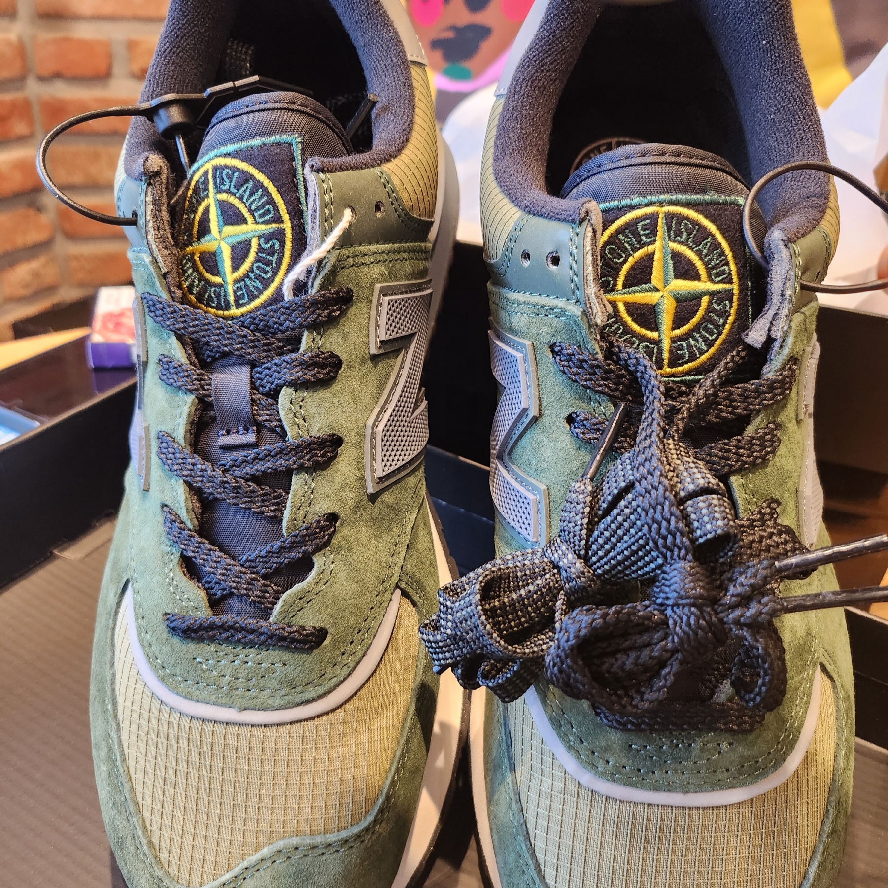 New Balance x Stone Island 574 Legacy Dark Green 착용 스타일 - 2