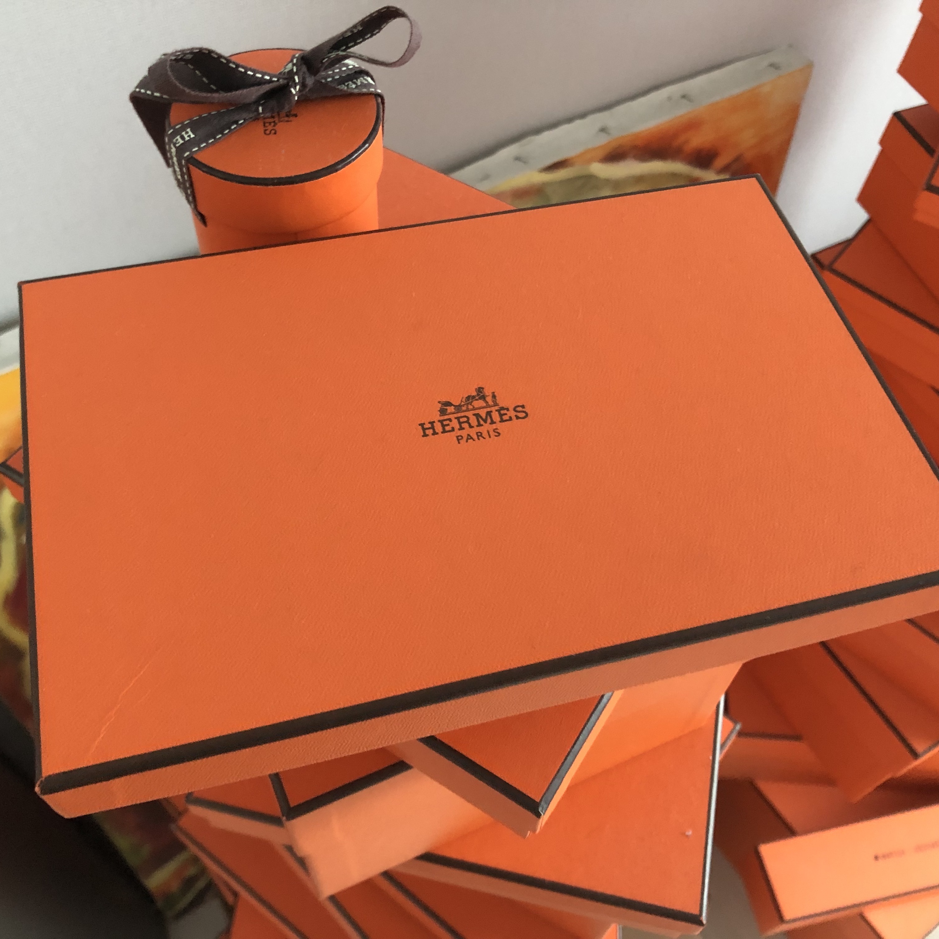 Hermes Birdy Charm Epsom Ostrich Mysore Milo Swift & Palladium Mauve Sylvestre Nata Jaune Citron Magnolia Nata Sesame 착용 스타일 - 1