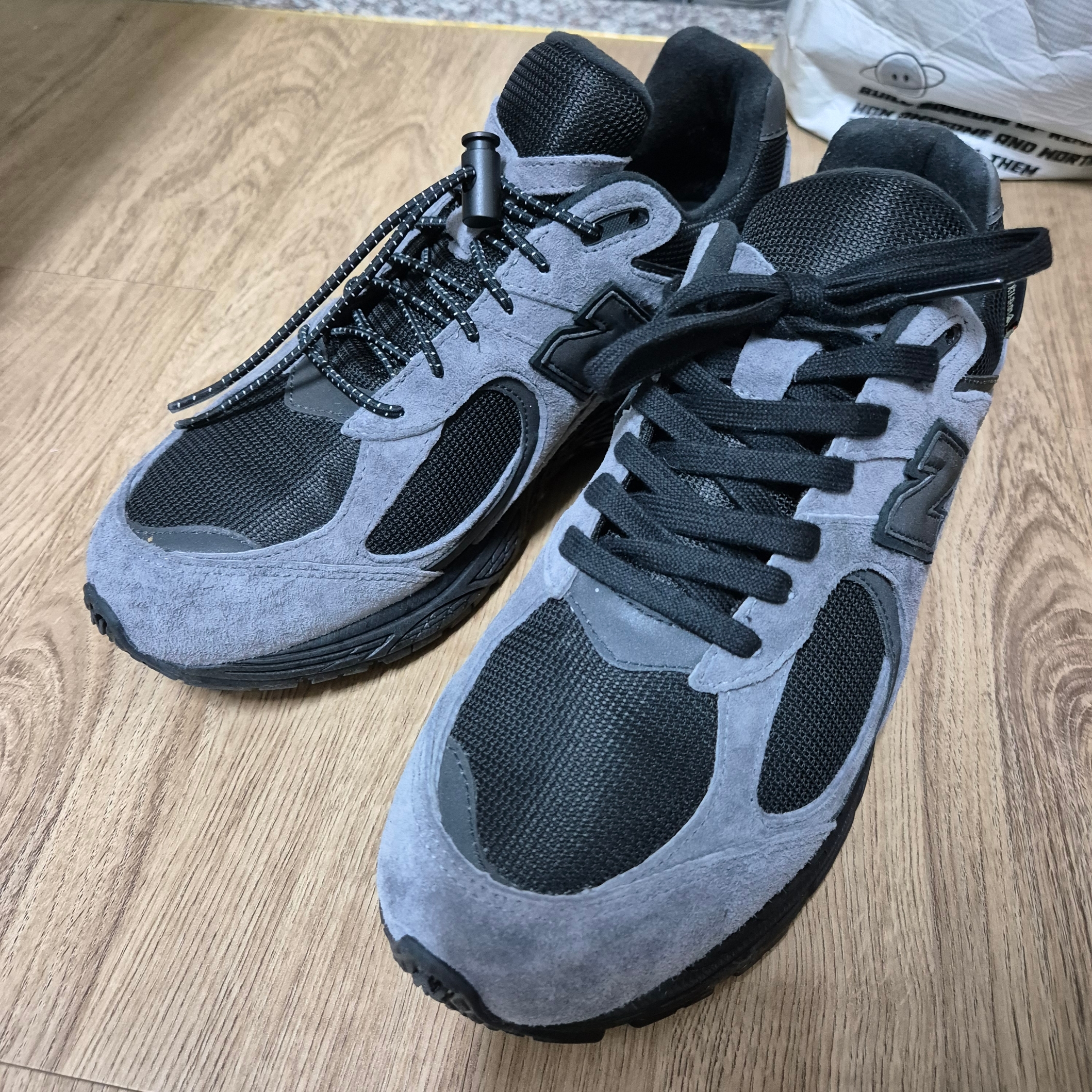 New Balance x JJJJound 2002R Gore-Tex Charcoal 착용 스타일