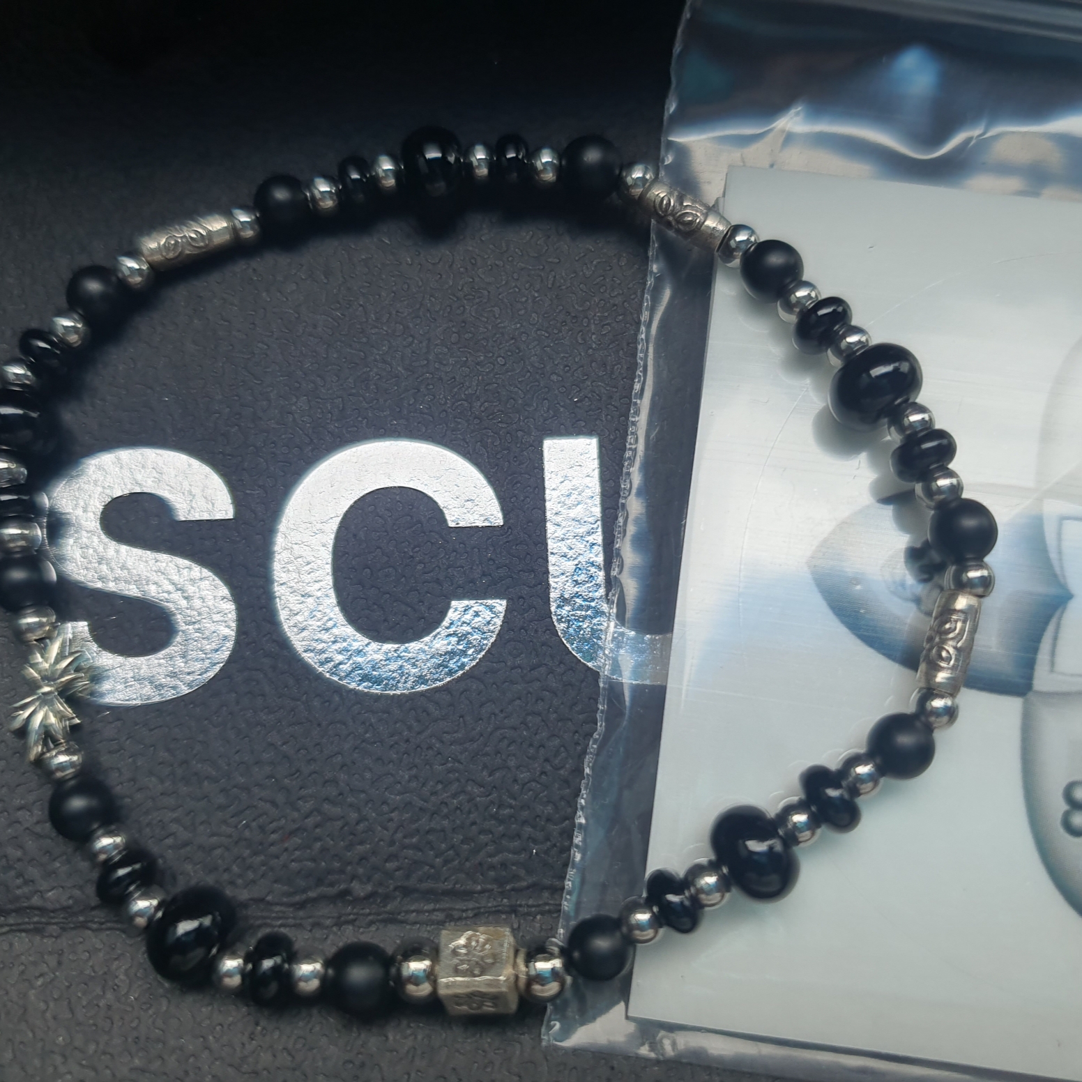 Scudo Garden Karen Beads Bracelet Black, [KREAM 단독] Scudo Shell Black Pearl Beads Bracelet 착용 스타일 - 2