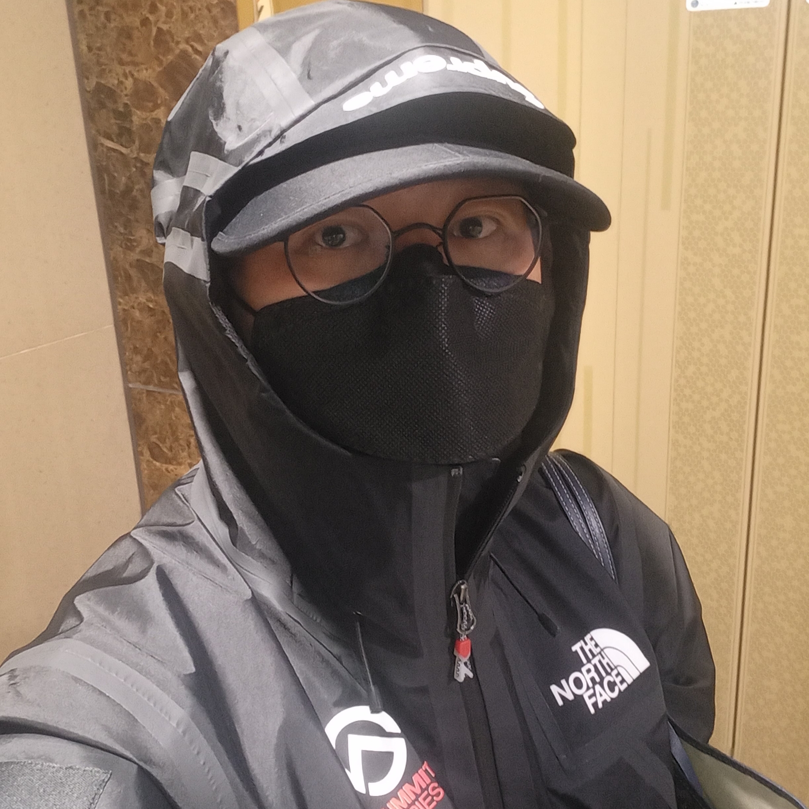 Supreme x The North Face Split 6-Panel Black - 24SS, Supreme x The North Face Summit Series Outer Tape Seam Jacket Black - 21SS 착용 스타일 - 2