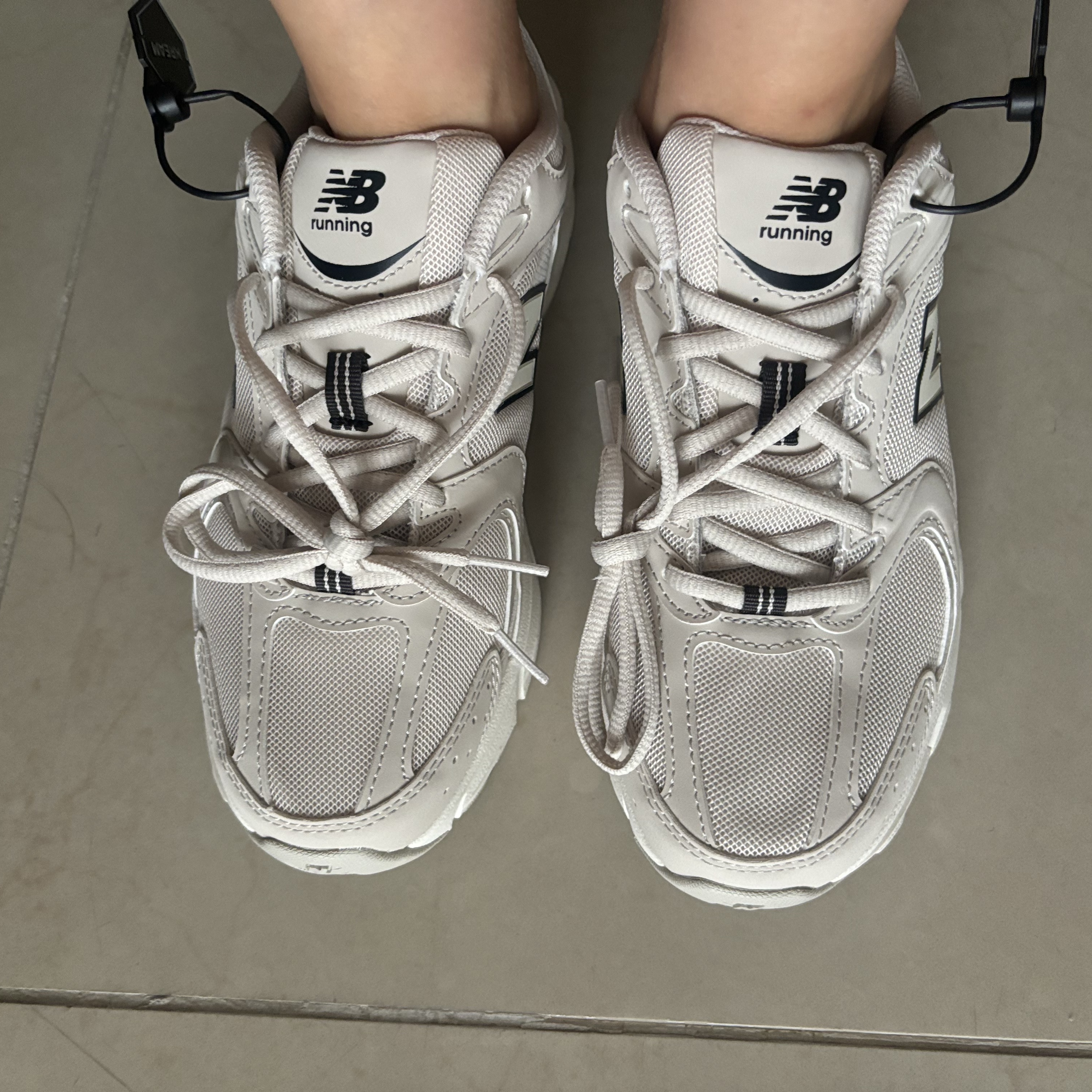 New Balance 530 Ivory 착용 스타일