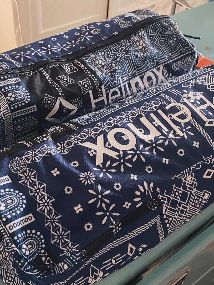 Helinox Sunset Chair Blue Bandanna Quilt 착용 스타일 - 3
