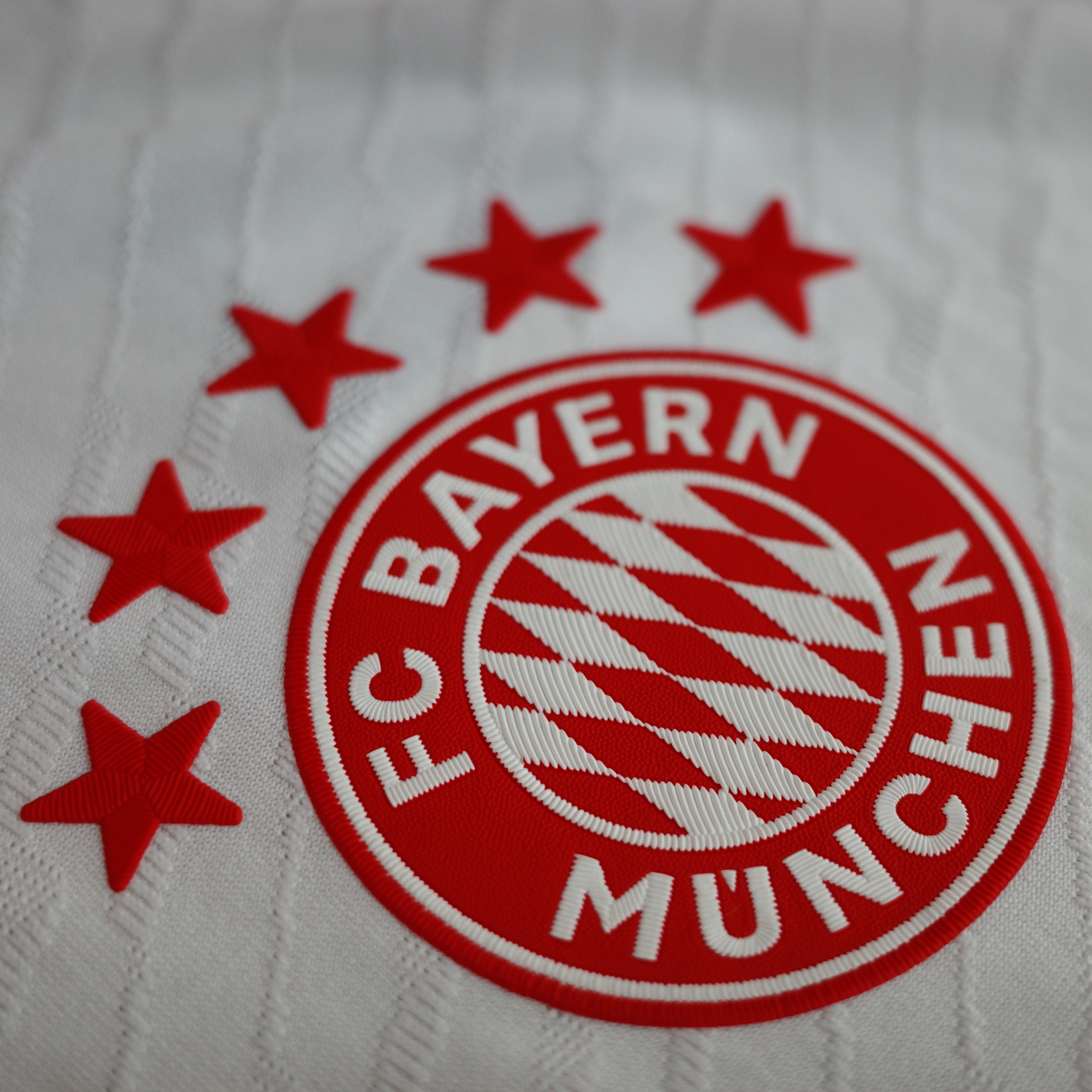 Adidas Bayern Munchen 2023/24 Authentic Home Jersey White Red - US Sizing (Non Marking Ver.) 착용 스타일 - 2