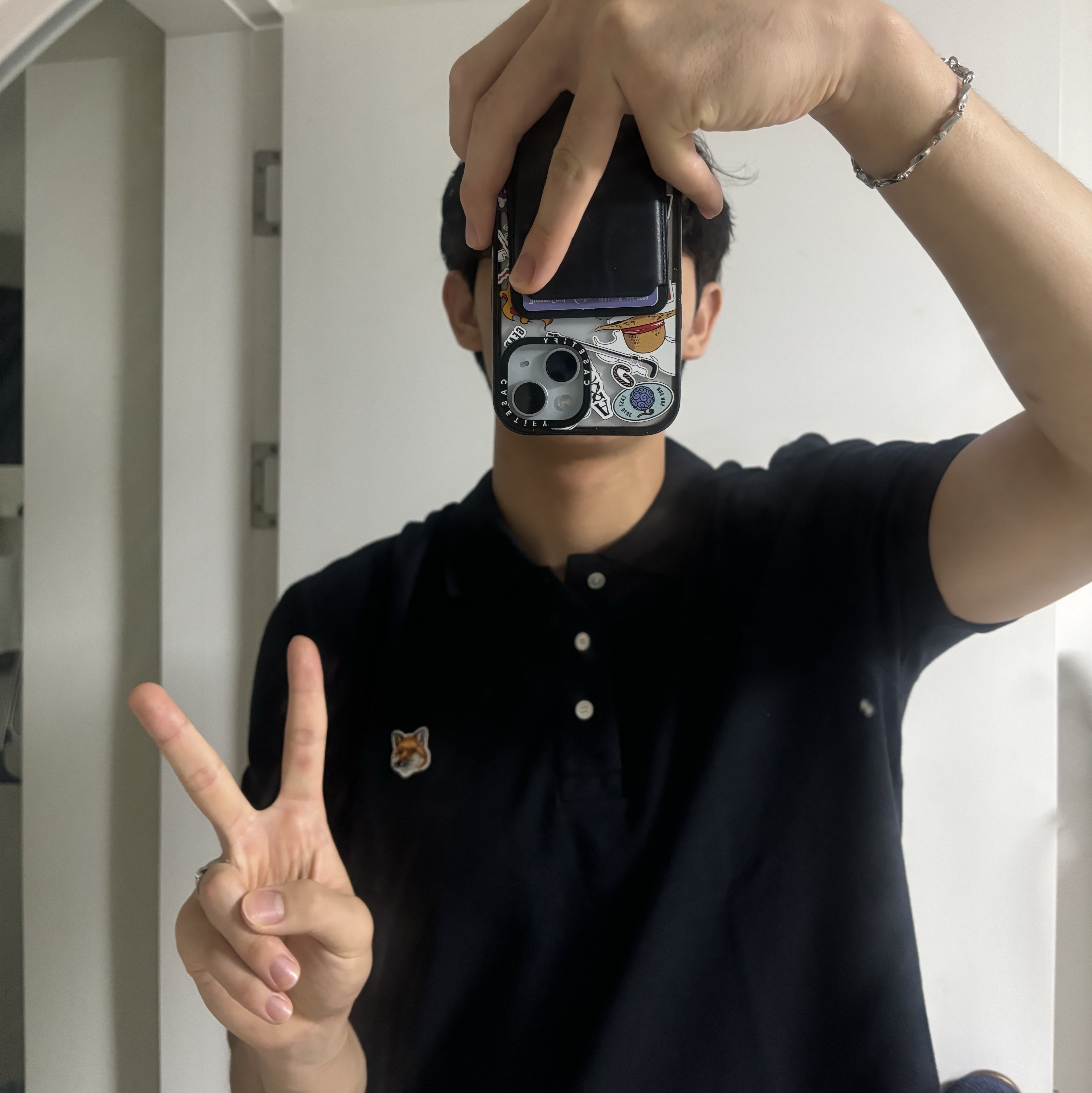 Maison Kitsune Fox Head Patch Classic Polo Black 착용 스타일 - 2
