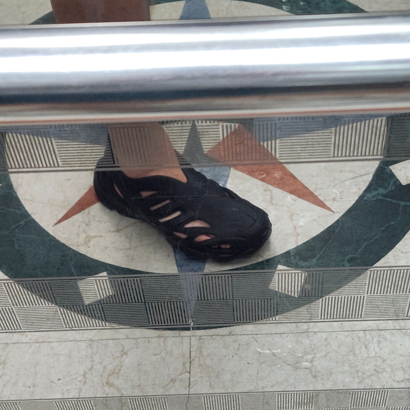 Adidas Adifom Supernova Core Black 착용 스타일 - 2