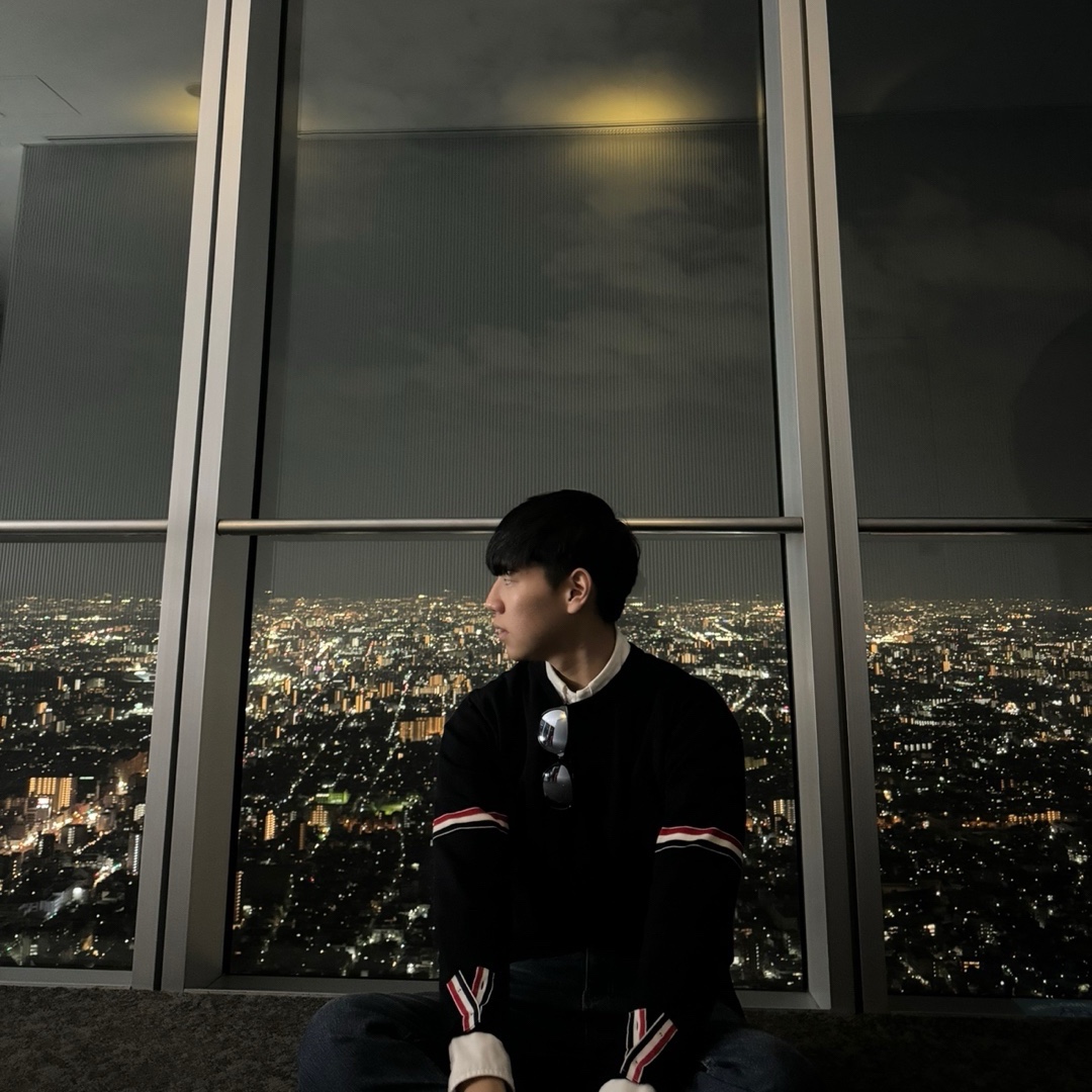 Thom Browne Wool Relaxed Pullover Navy, Thom Browne Seersucker Cotton Armband Shirt White 착용 스타일
