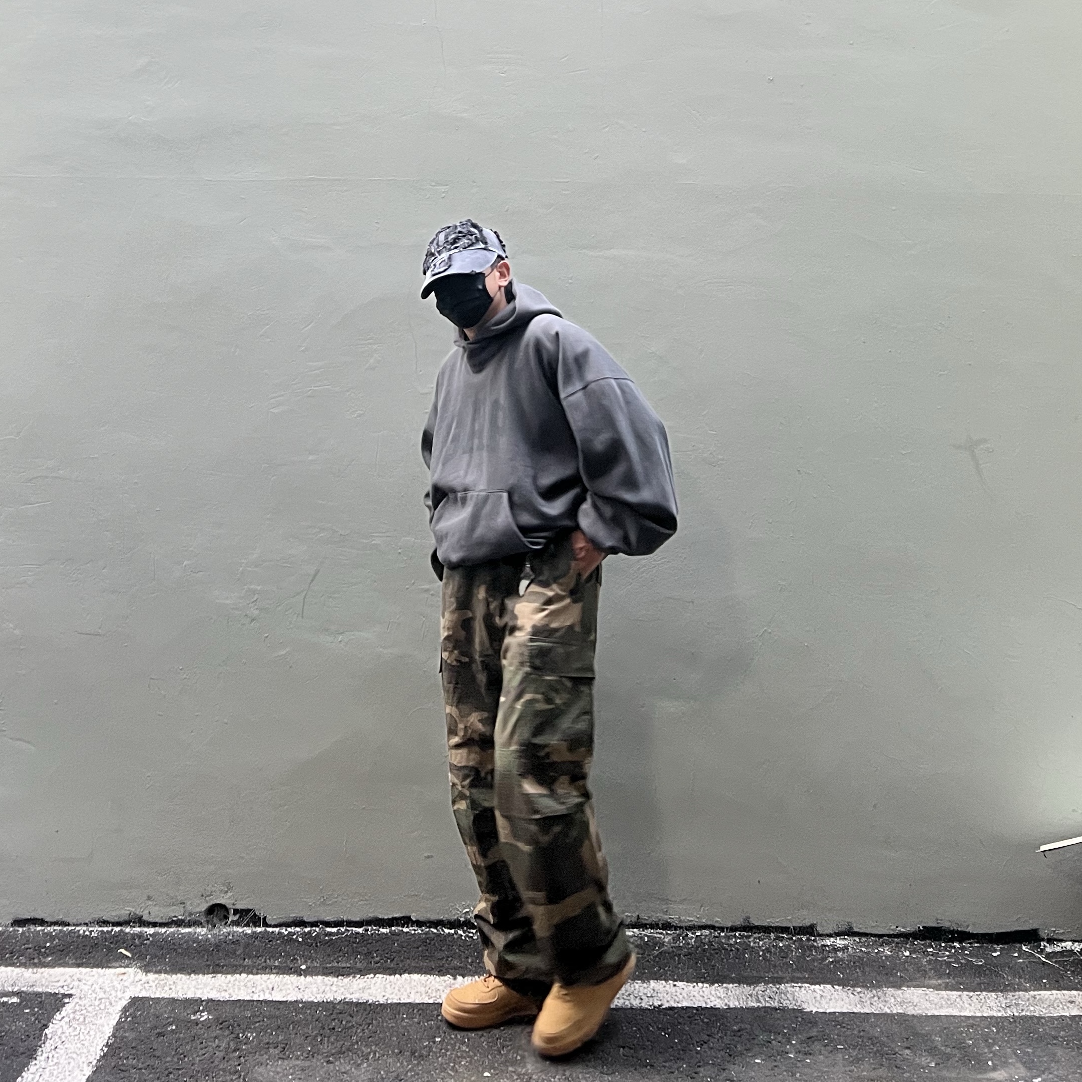 Yeezy Gap Engineered By Balenciaga Dove Hoodie Black, Nike Air Force 1 '07 WB Flax 착용 스타일 - 2