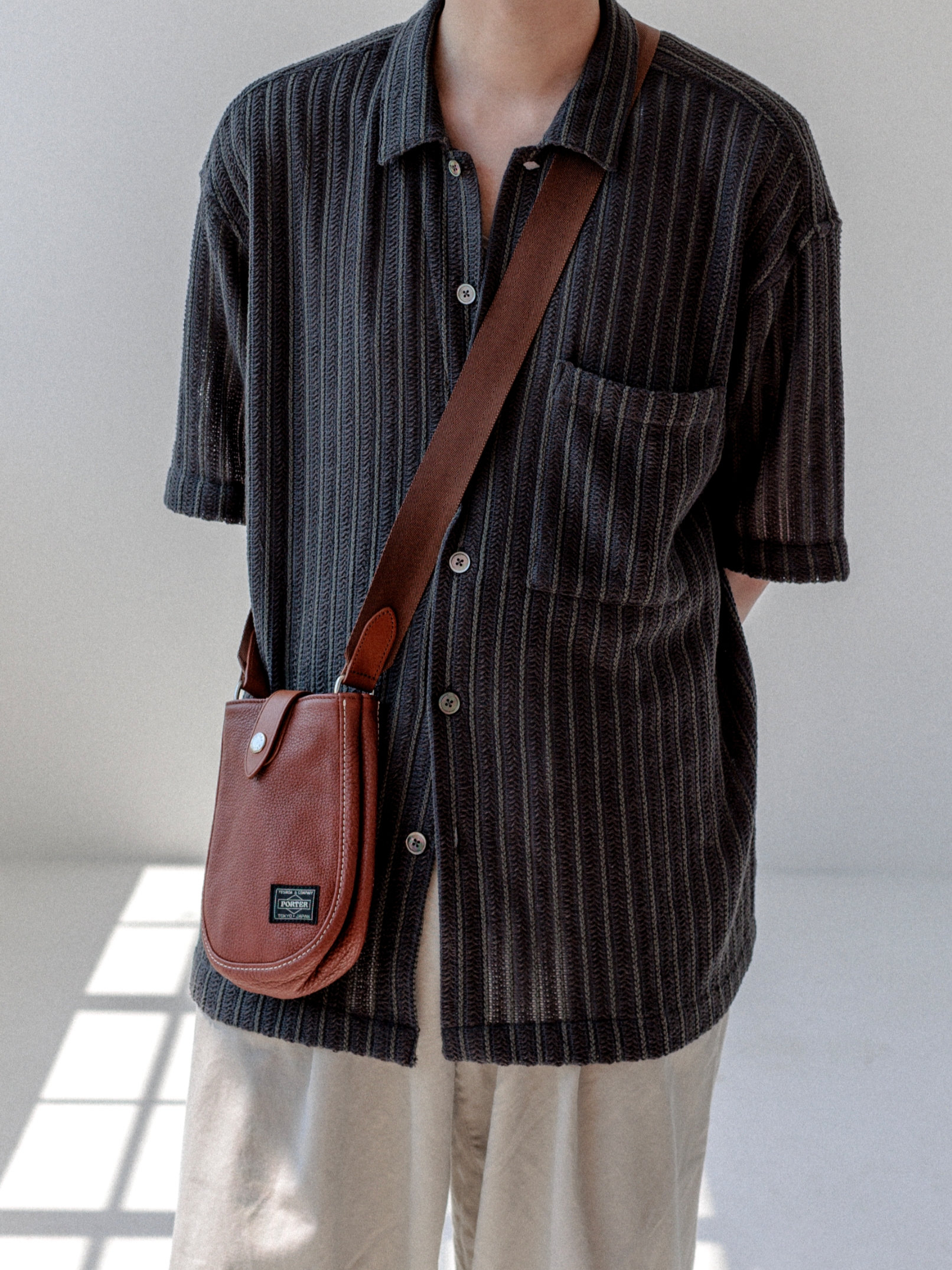 Porter Cisco Shoulder Bag S Brown 착용 스타일 - 1