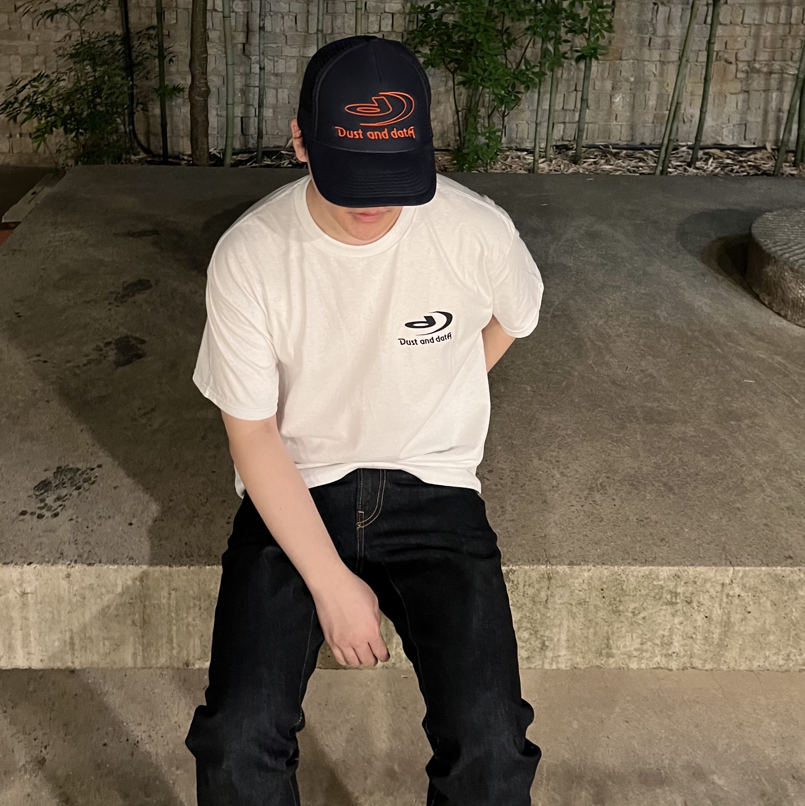 Dust and Data Core Logo T-Shirt White 착용 스타일