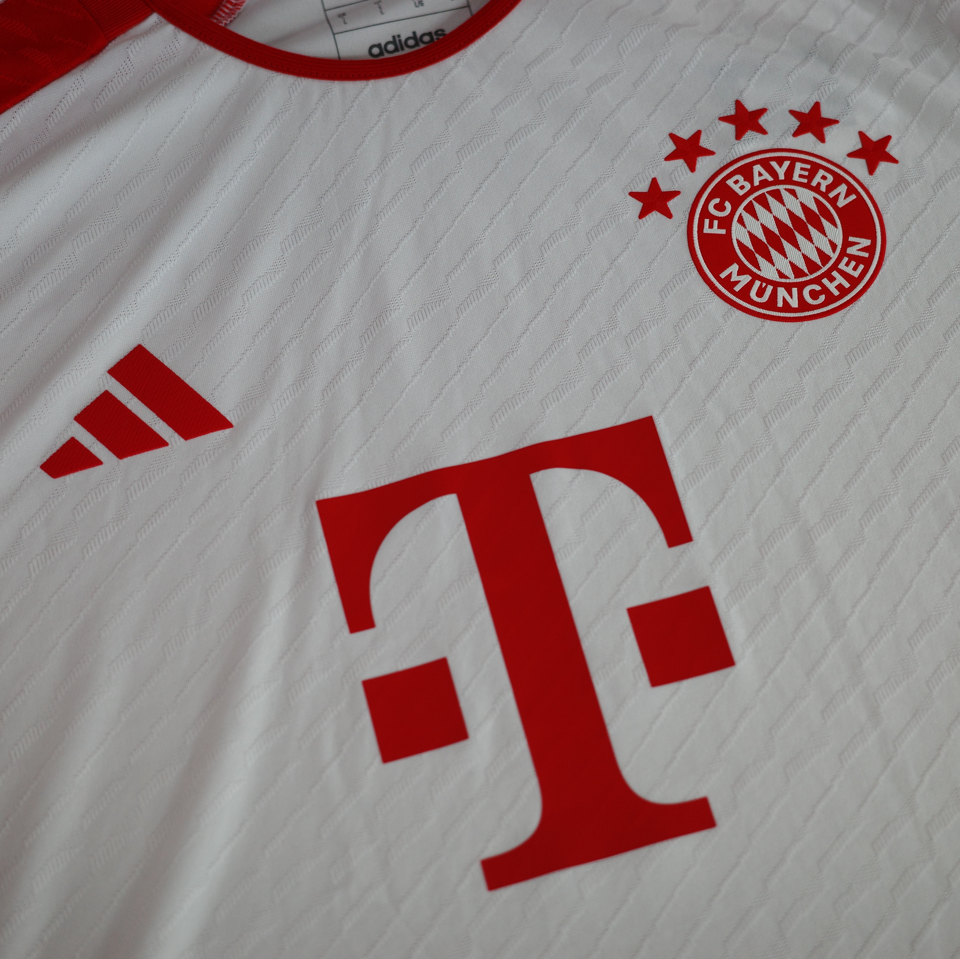 Adidas Bayern Munchen 2023/24 Authentic Home Jersey White Red - US Sizing (Non Marking Ver.) 착용 스타일 - 1