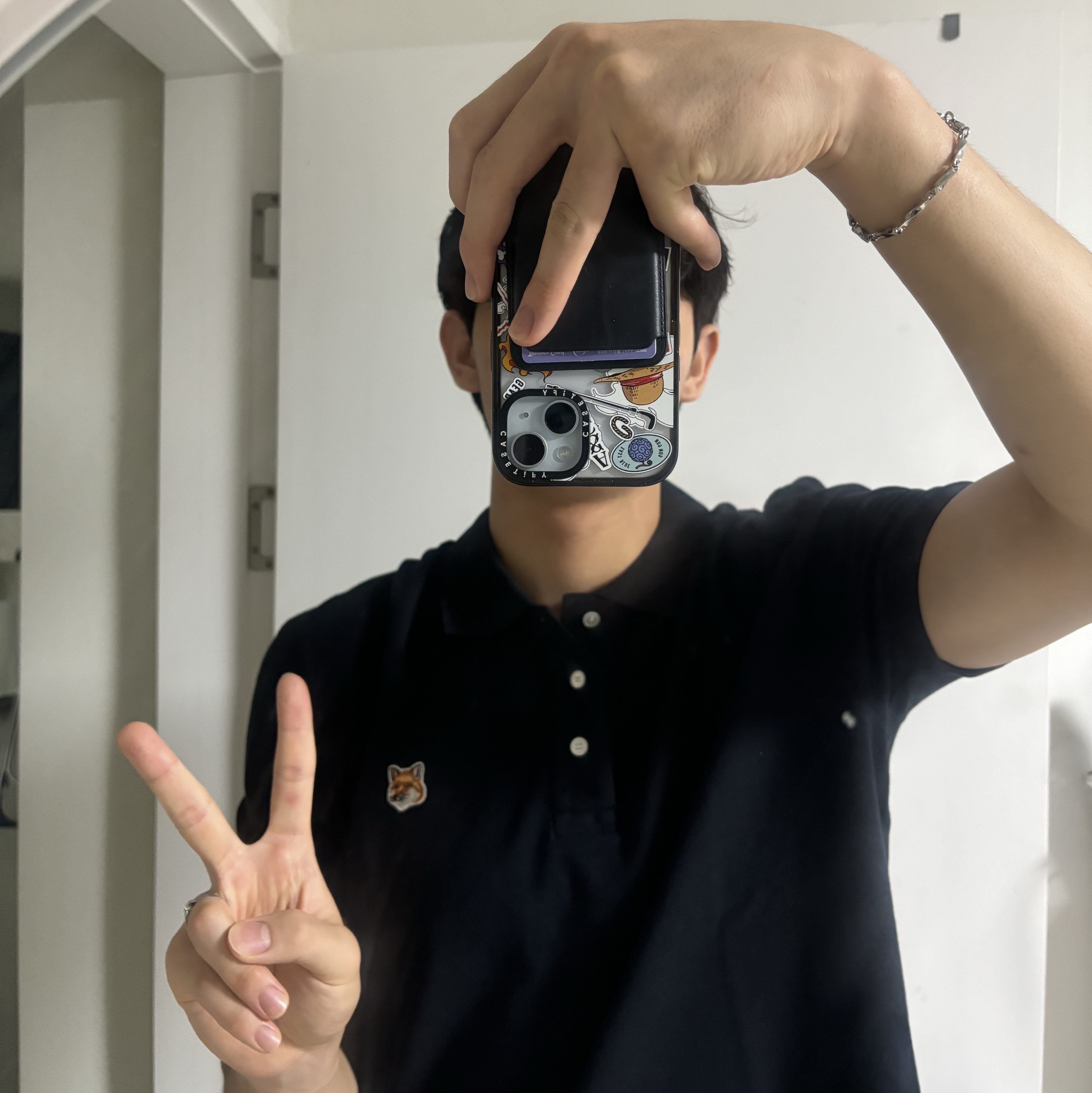 Maison Kitsune Fox Head Patch Classic Polo Black 착용 스타일 - 1