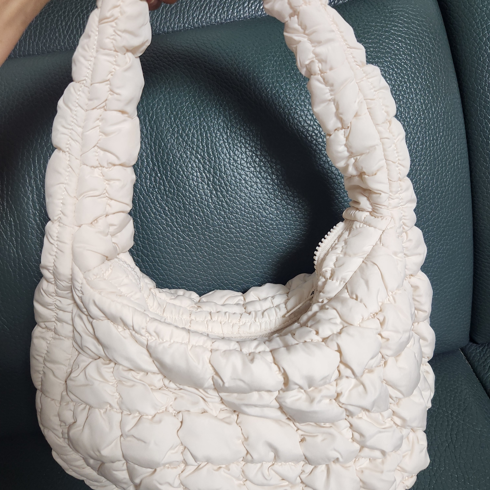 COS Quilted Mini Bag Cream 착용 스타일
