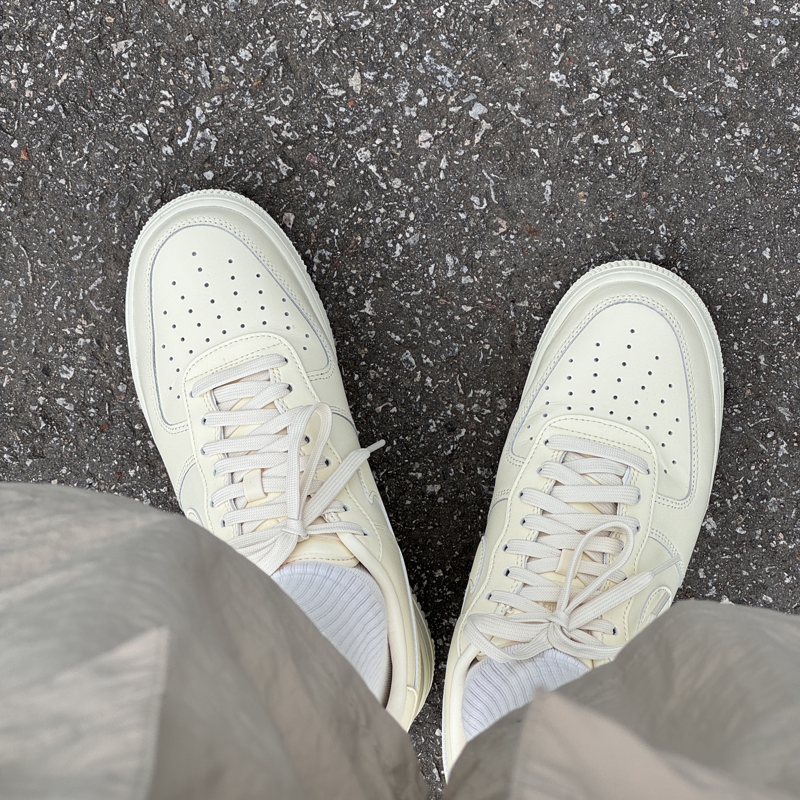 Nike Air Force 1 '07 Coconut Milk 착용 스타일