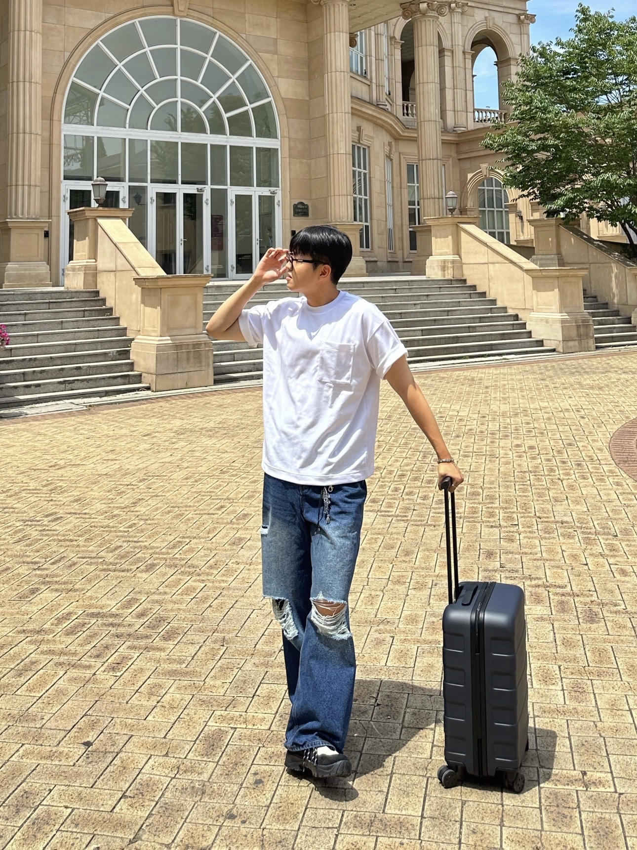젠틀 몬스터 랭 01 블랙 착용 스타일 - 3