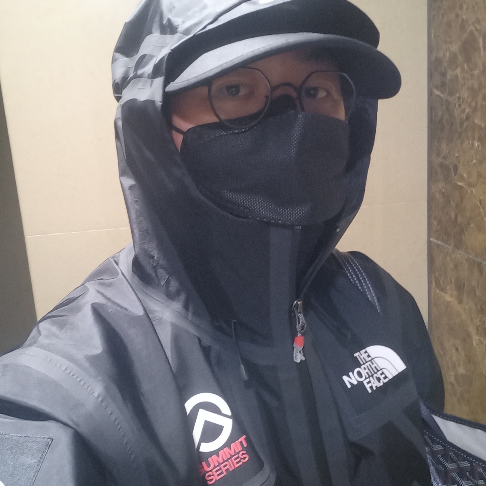Supreme x The North Face Split 6-Panel Black - 24SS, Supreme x The North Face Summit Series Outer Tape Seam Jacket Black - 21SS 착용 스타일 - 1
