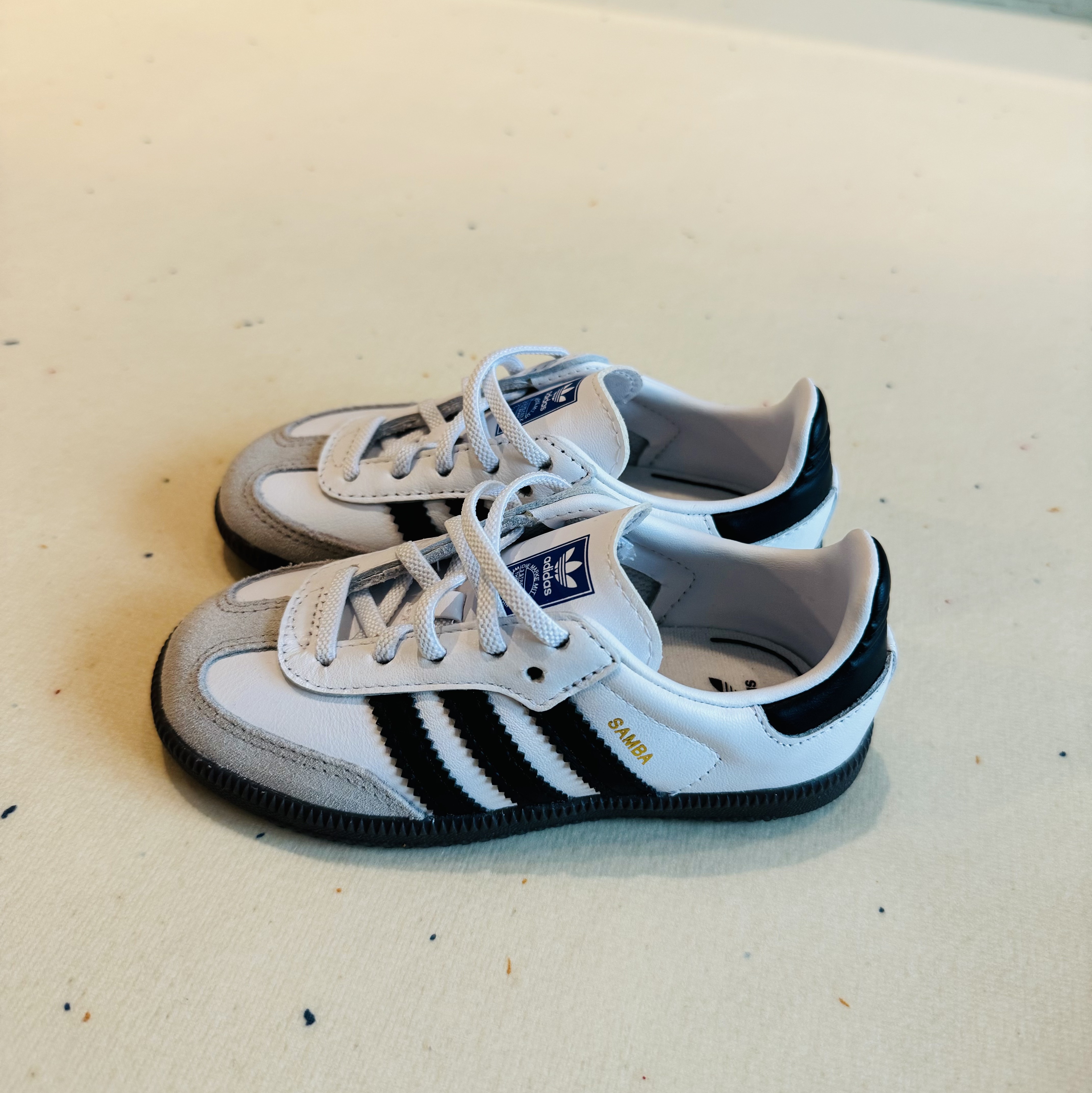 (Infant) Adidas Samba OG Cloud White Core Black, (TD) Nike x NBA Dunk Low Black and Chile Red 착용 스타일 - 3