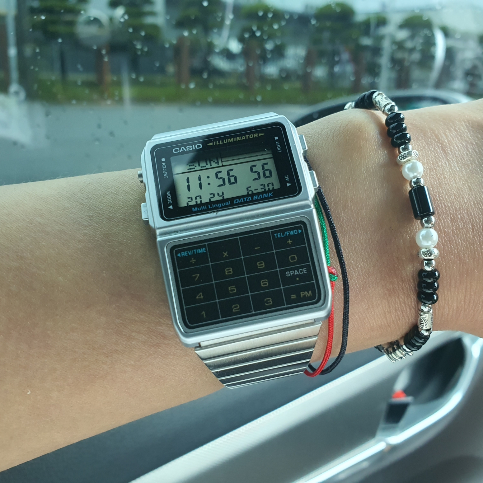 [KREAM 단독] Scudo Shell Black Pearl Beads Bracelet, Scudo Garden Karen Beads Bracelet Black 착용 스타일 - 3