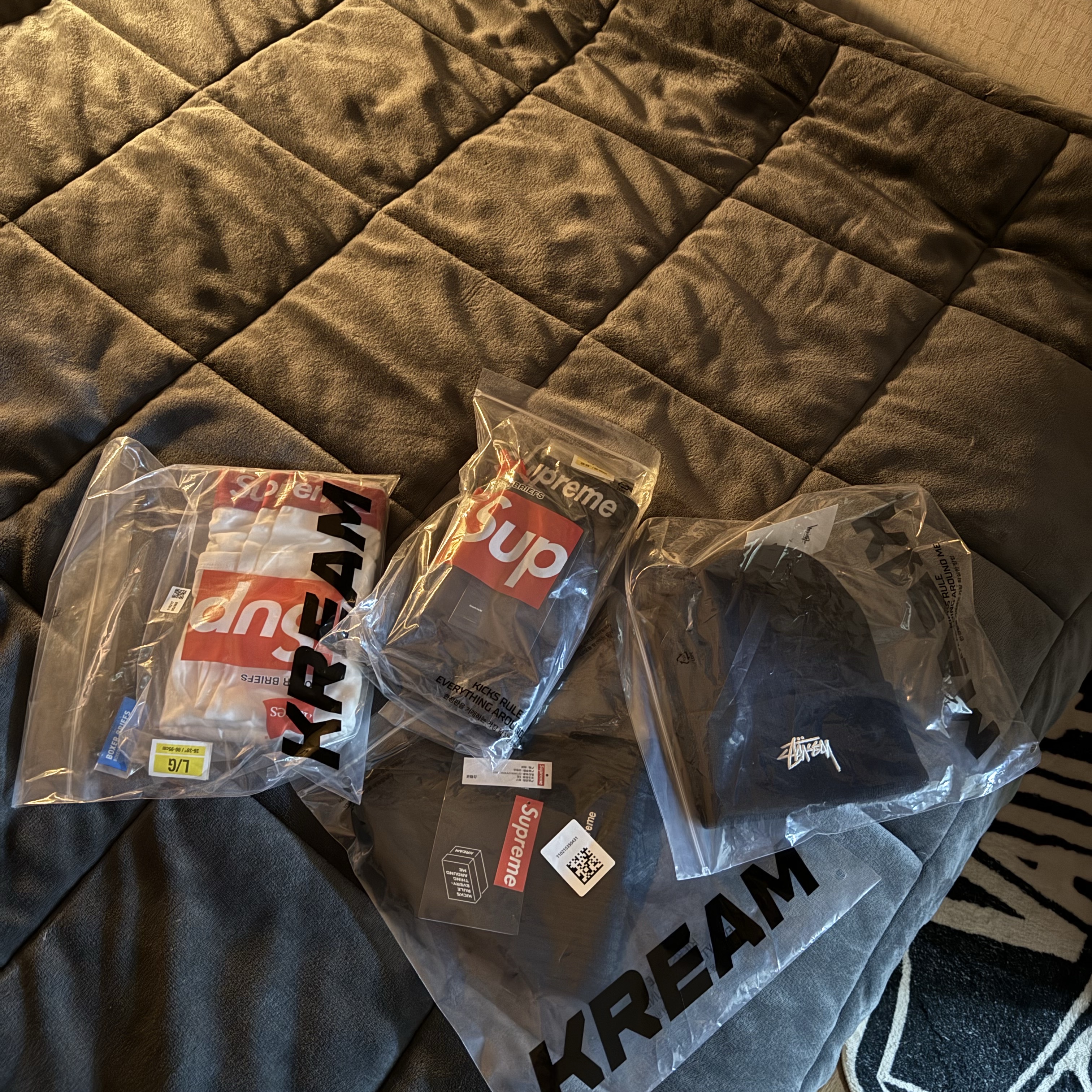 Supreme Overdyed Beanie Black, Supreme Hanes Boxer Briefs Black (4 Pack) 착용 스타일 - 4