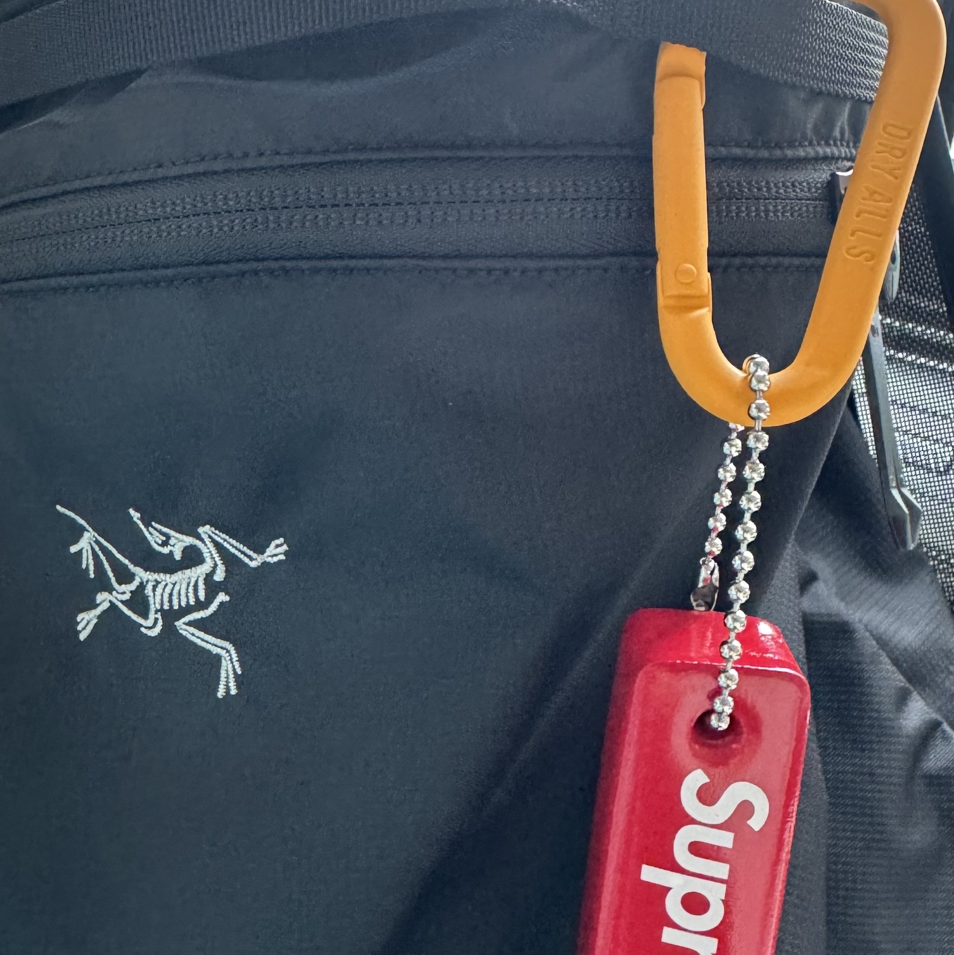 Supreme Floating Keychain Red - 23FW, Human Made Carabiner 70mm Yellow 착용 스타일