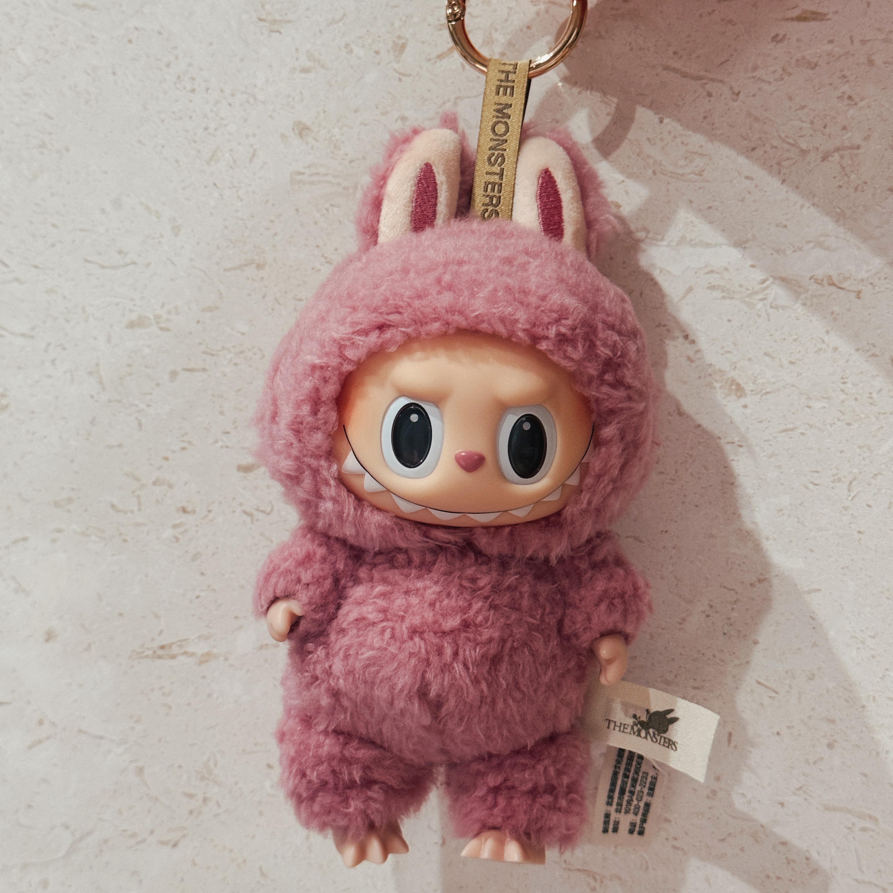 Pop Mart The Monsters Labubu Tasty Macarons Series Sealed Case (6 Blind Boxes) 착용 스타일