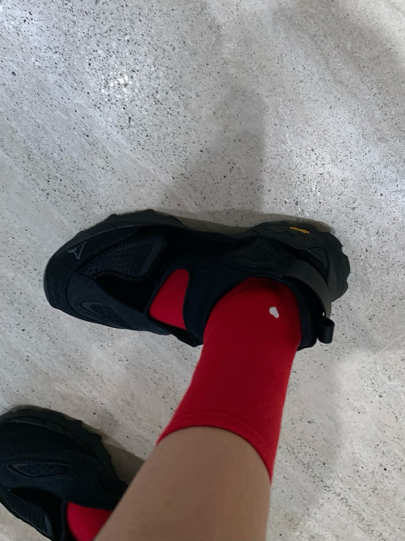 Roa Hiking Sandal Black 착용 스타일