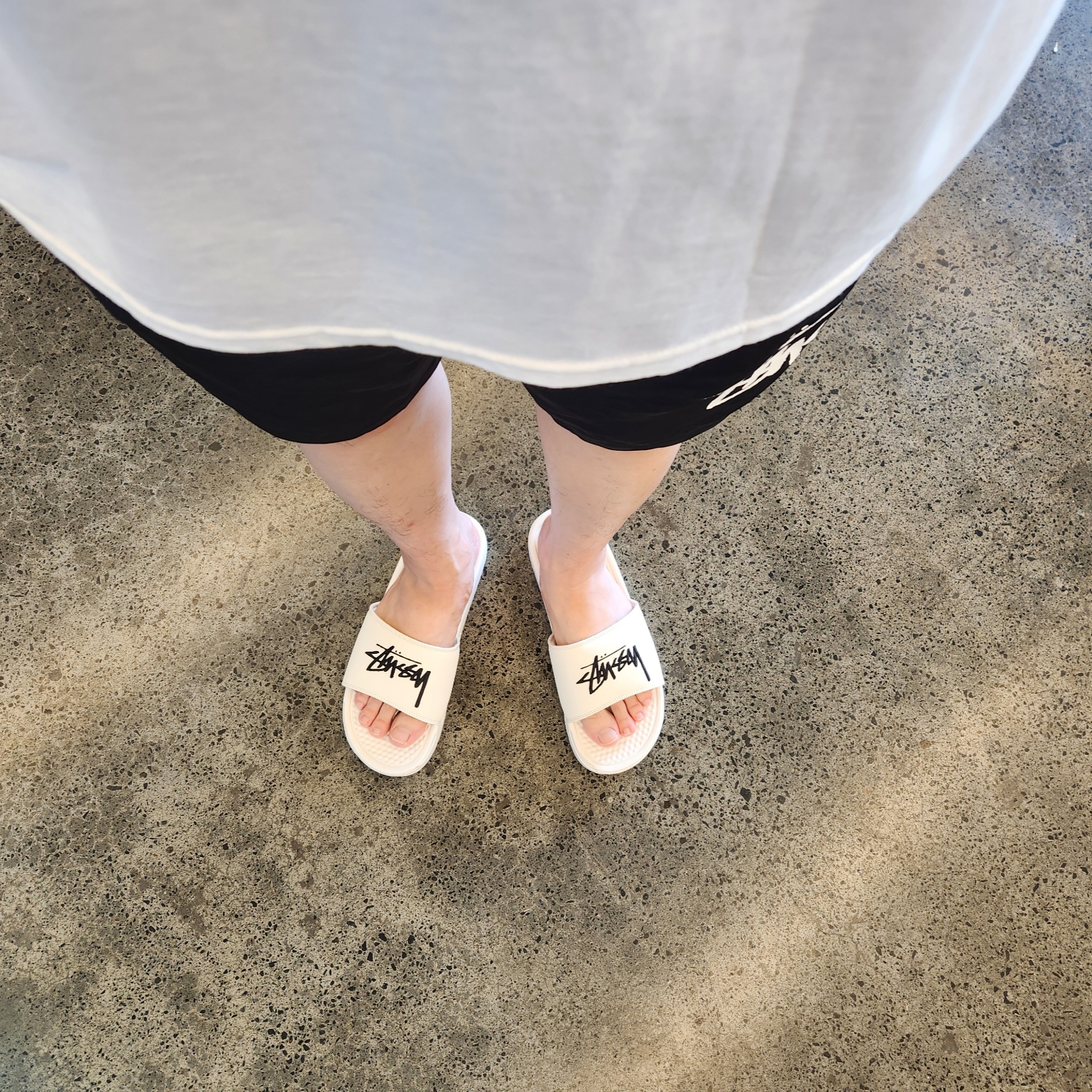 Nike x Stussy Benassi Slide Sail 착용 스타일
