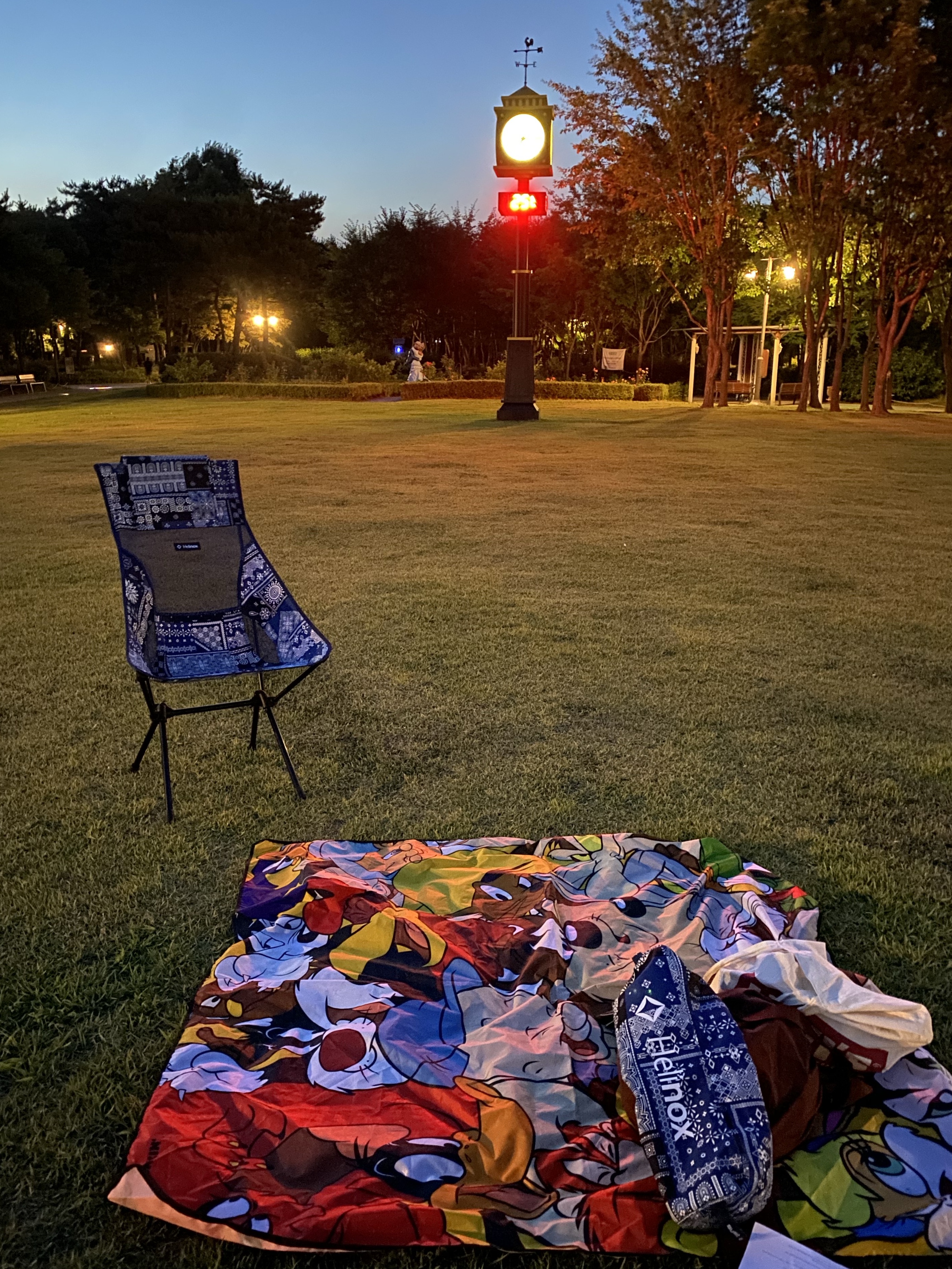 Helinox Sunset Chair Blue Bandanna Quilt 착용 스타일 - 1
