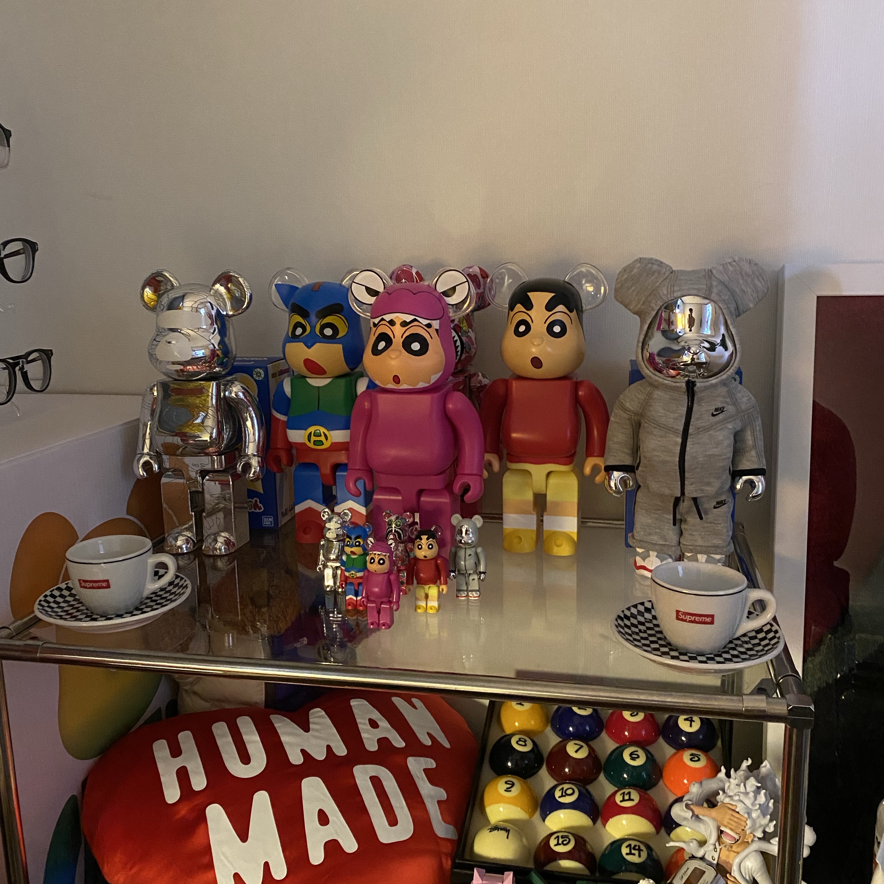 Bearbrick Crayon Shin-chan Crocodile Mountain Shin-chan 2021 Ver. 100% & 400% Set 착용 스타일