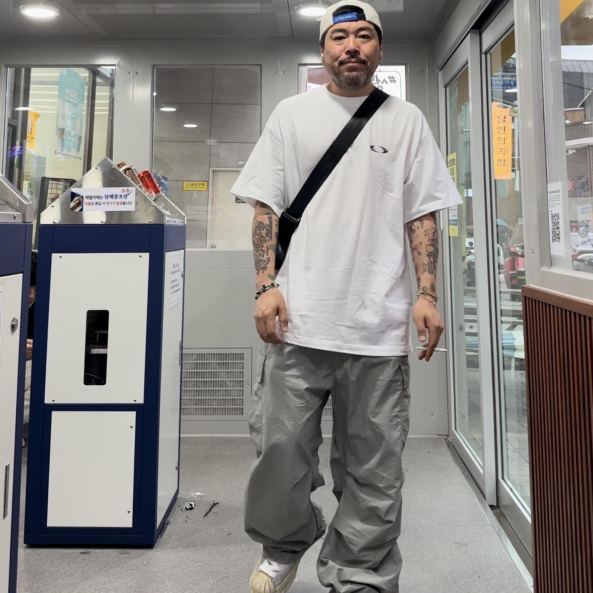 Maison Mihara Yasuhiro Blakey VL OG Sole Canvas Low-top Sneakers White 착용 스타일 - 3
