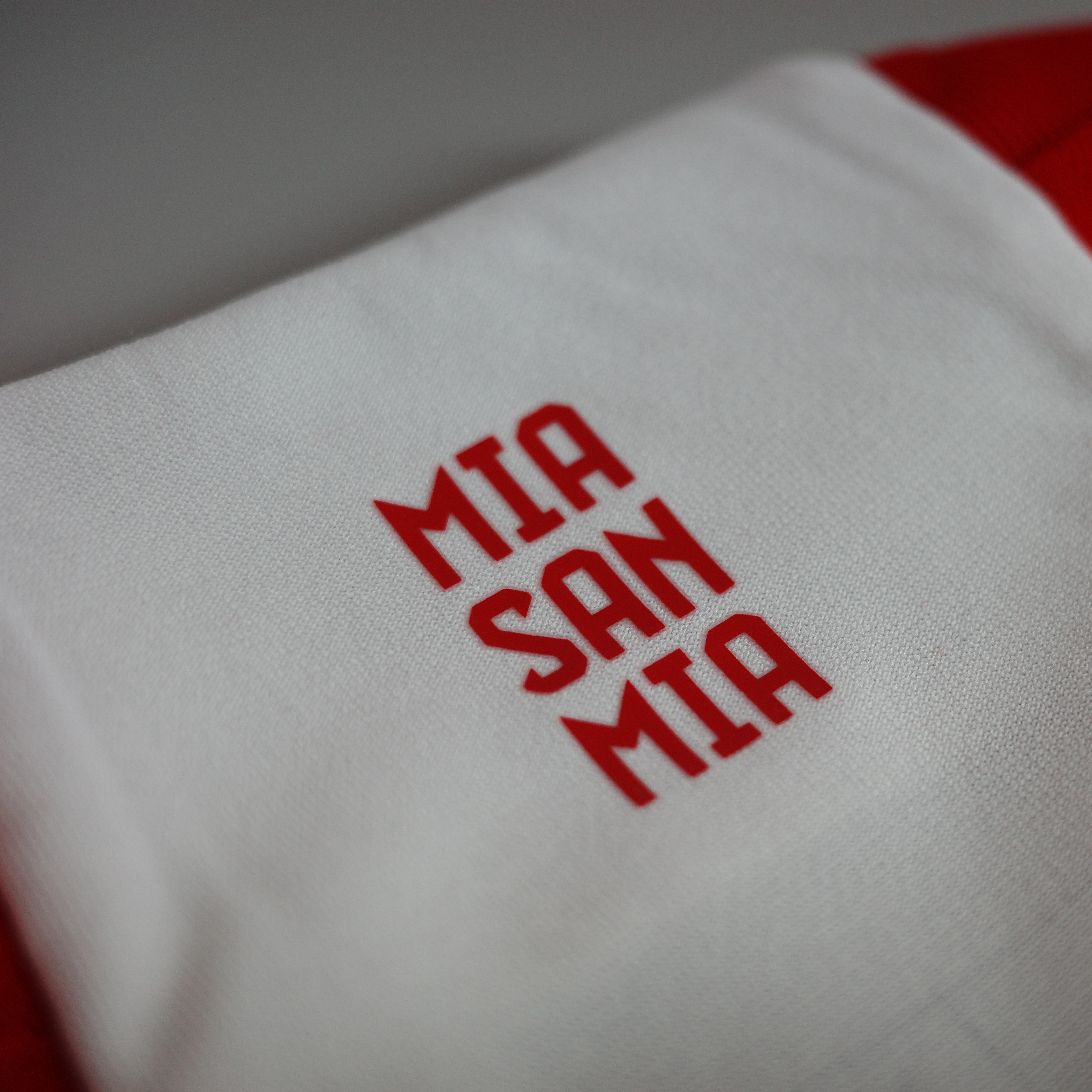 Adidas Bayern Munchen 2023/24 Authentic Home Jersey White Red - US Sizing (Non Marking Ver.) 착용 스타일 - 5