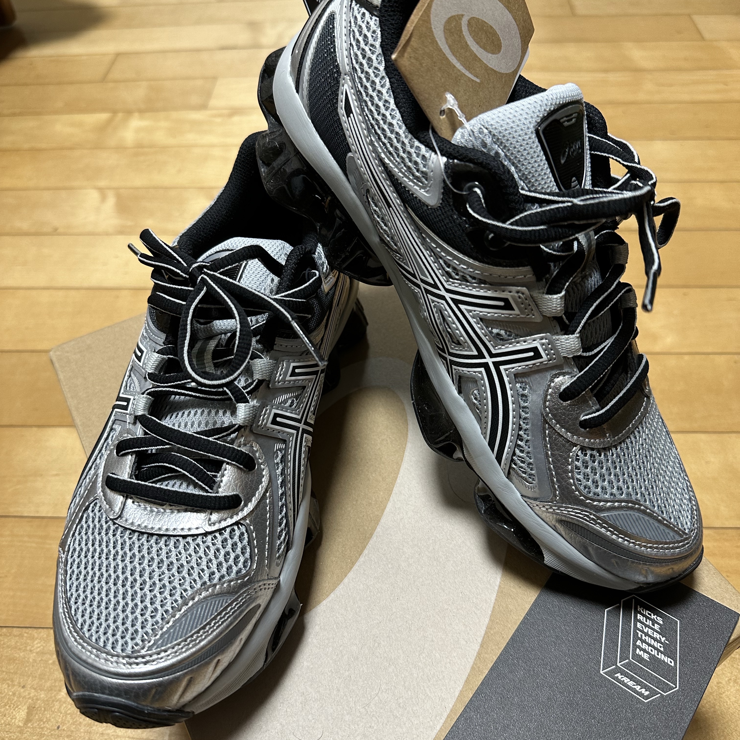 Asics Gel-Quantum Kinetic Mid Grey Pure Silver 착용 스타일