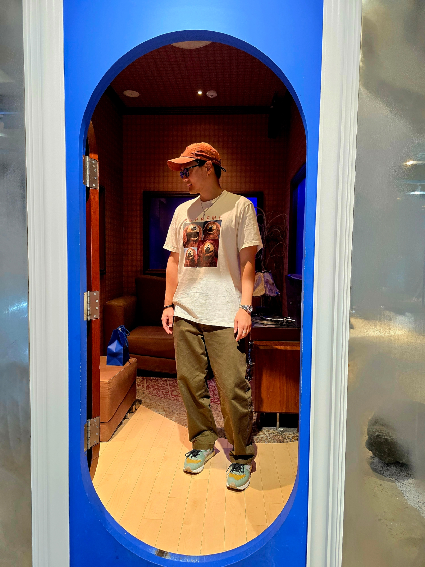 Stone Island 99576 Nylon Metal 6-Panel Cap Brick Red - 21FW, Supreme Rowlf T-Shirt Natural - 24SS 착용 스타일